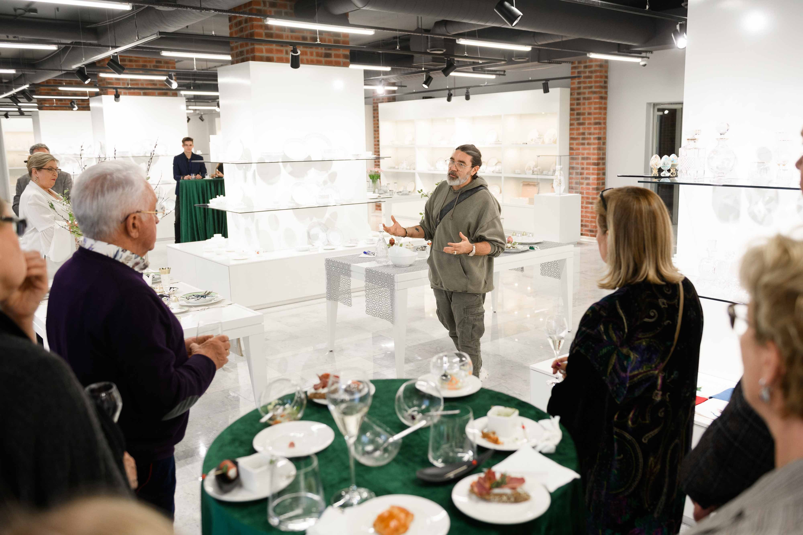 Русские Самоцветы: За кулисами легенды — Фотоальбом об искусстве и производстве