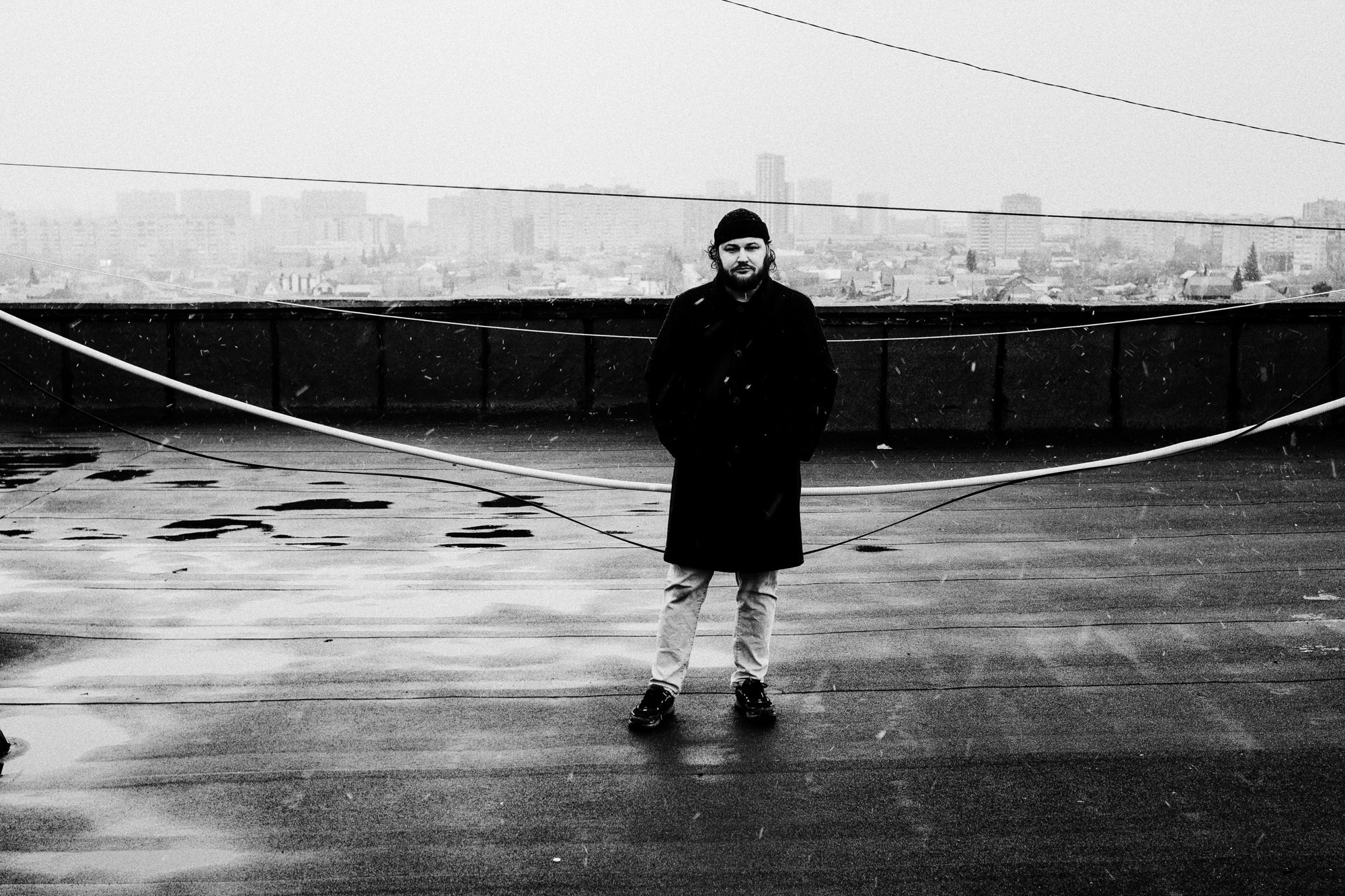 Мужской портрет на крыше в Тюмени Дарья Мустафина. Портретный фотограф Тюмень Дарья Мустафина
