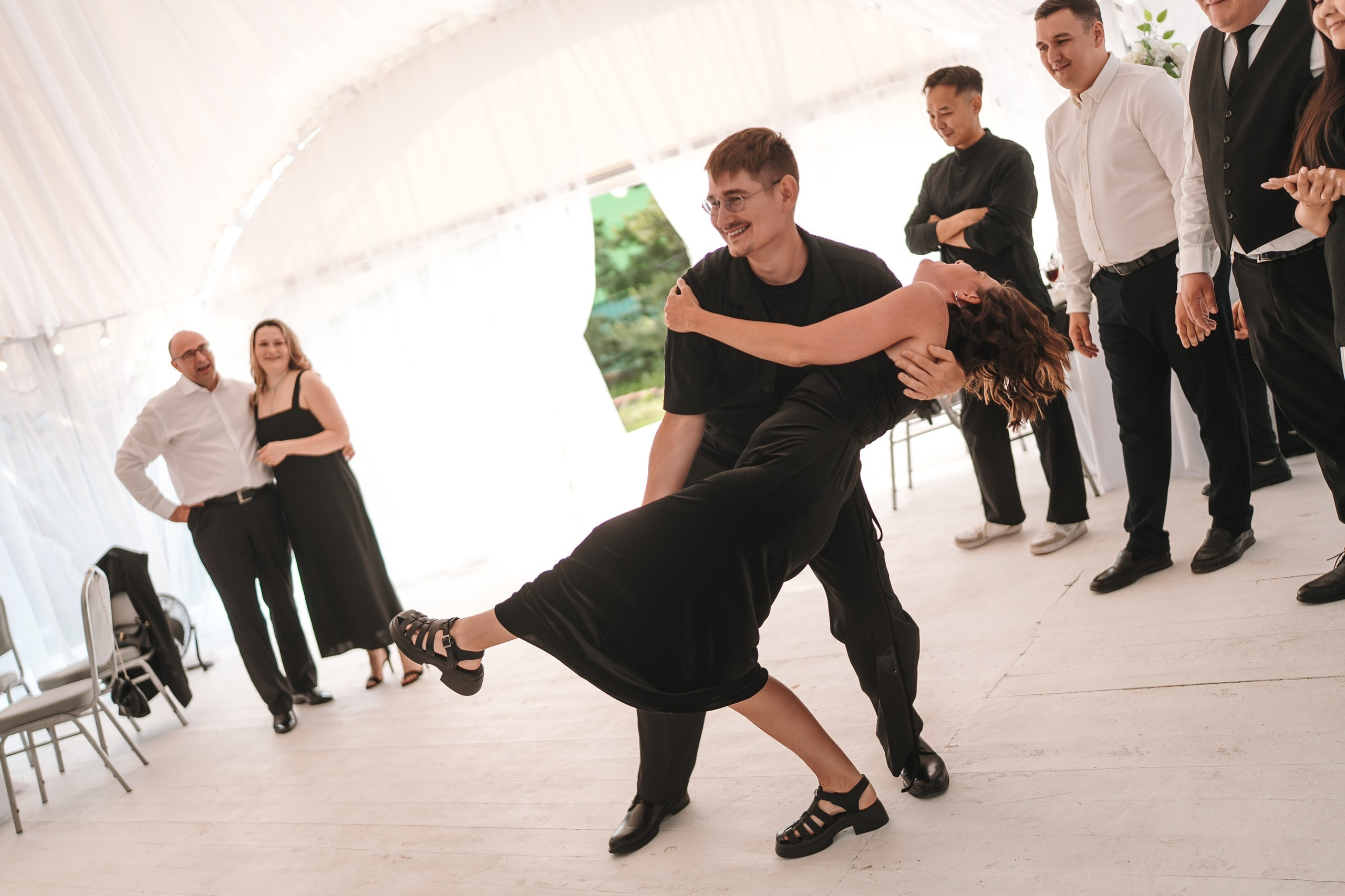 Свадьба 7 июня 2026 года — фотосессия, ЗАГС и банкет в шатре «Под облаками» в Нагаево с ведущим Артуром Ильясовым