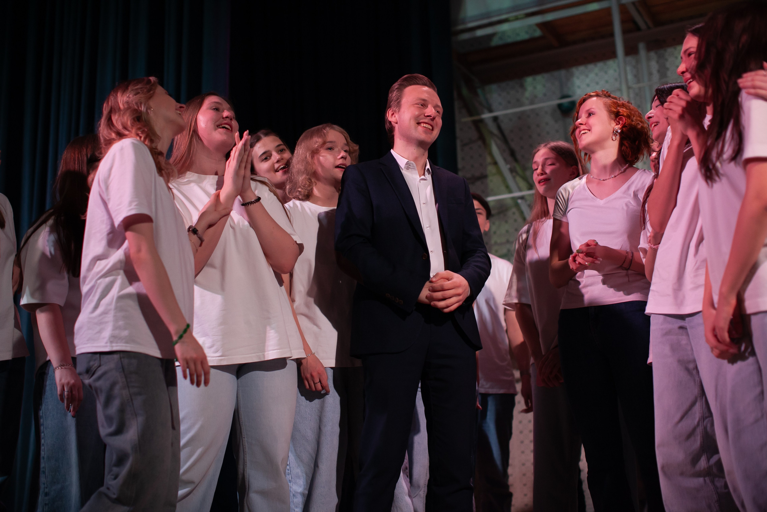 Последний звонок 2025 в Школе 1558 им. Росалии де Кастро. Выпускные альбомы Москва СВАО