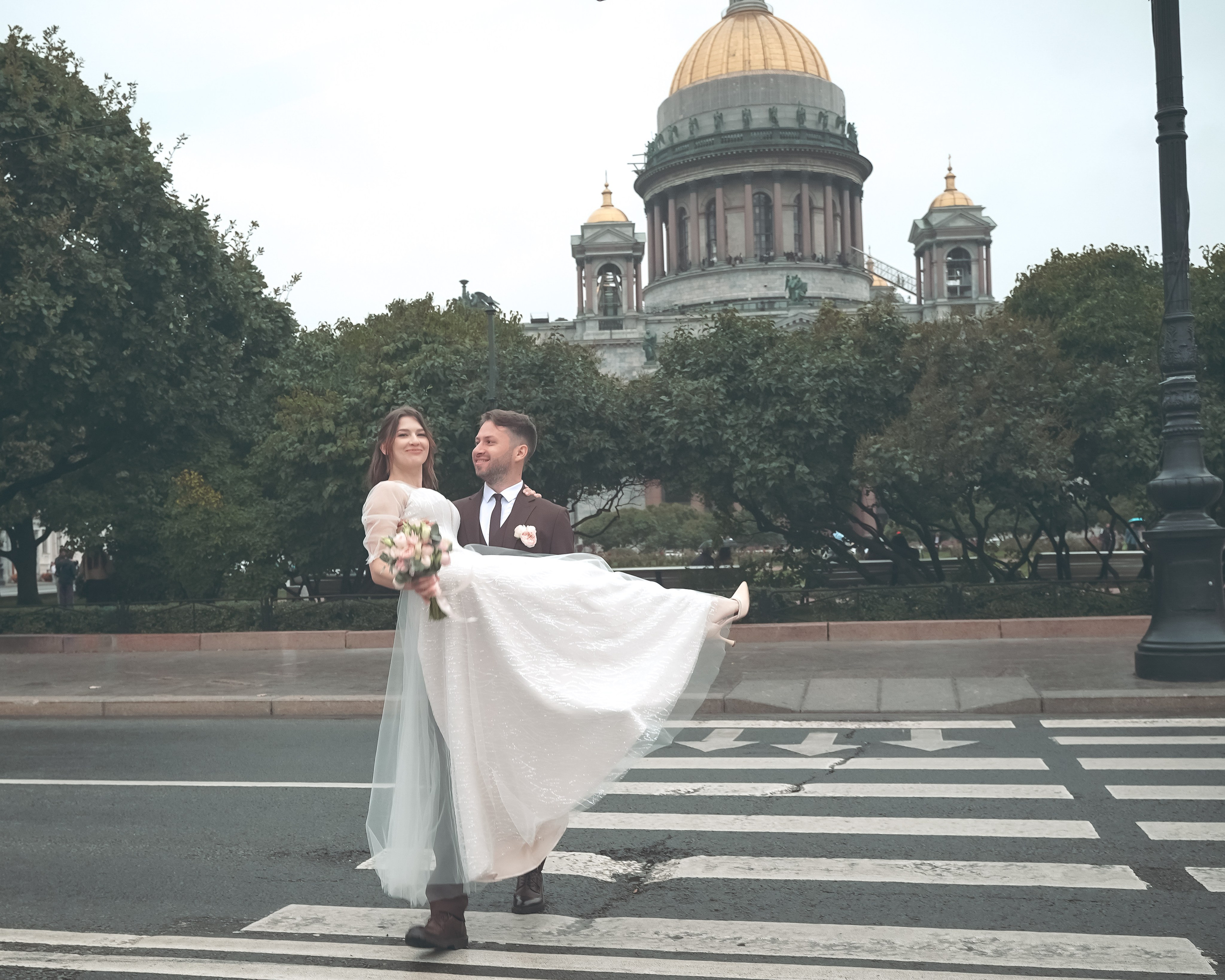 Любовный роман на Исаакиевской площади. Professional photoartist in St. Petersburg (wedding, reportage, portrait, model book, love story) Alexander Shvedov