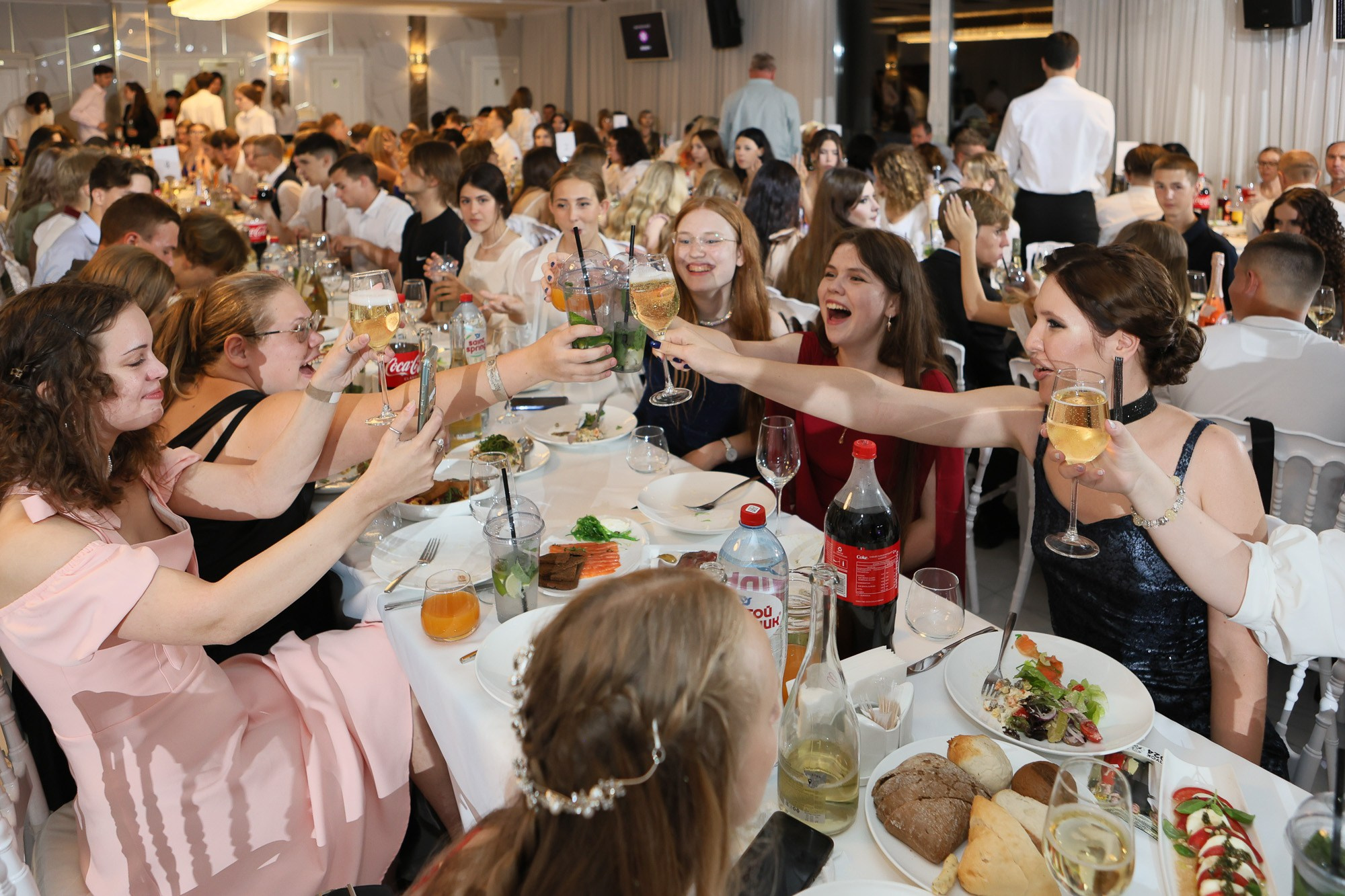 Выпускной вечер в Севастопольской гимназии № 1 имени А. С. Пушкина. Свадебный фотограф, фотосъемка в Крыму, Севастополе, Симферополе, Ялте