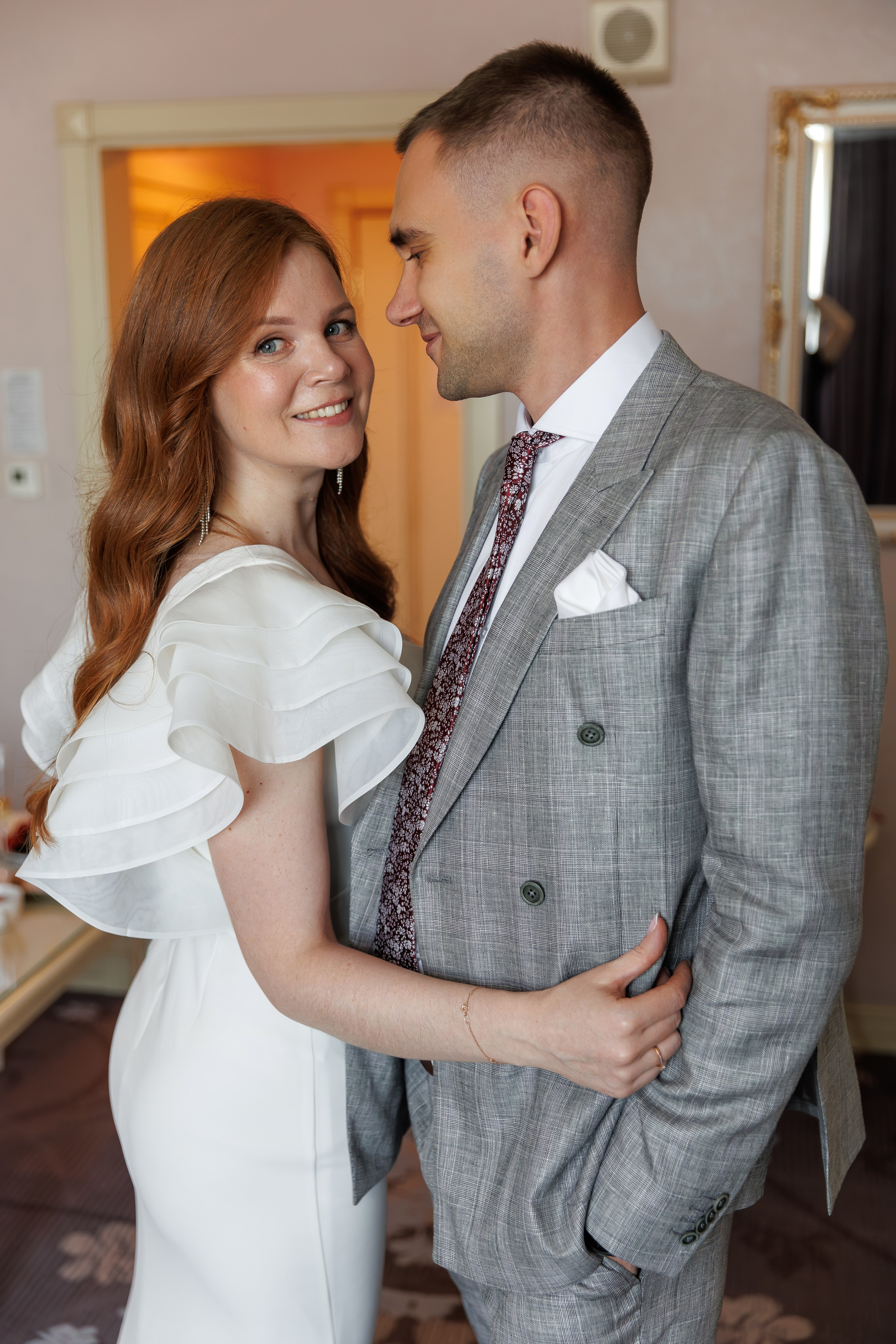 Свадебная фотосессия и сборы в отеле Милан (м. Домодедовская). Свадебный фотограф Москва и МО Сергей Киржаев