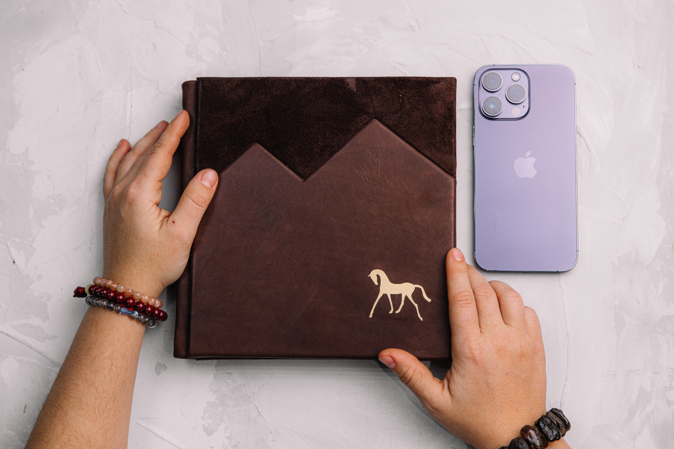 БРИАНА. Заказать индивидуальную фотокнигу ручной работы