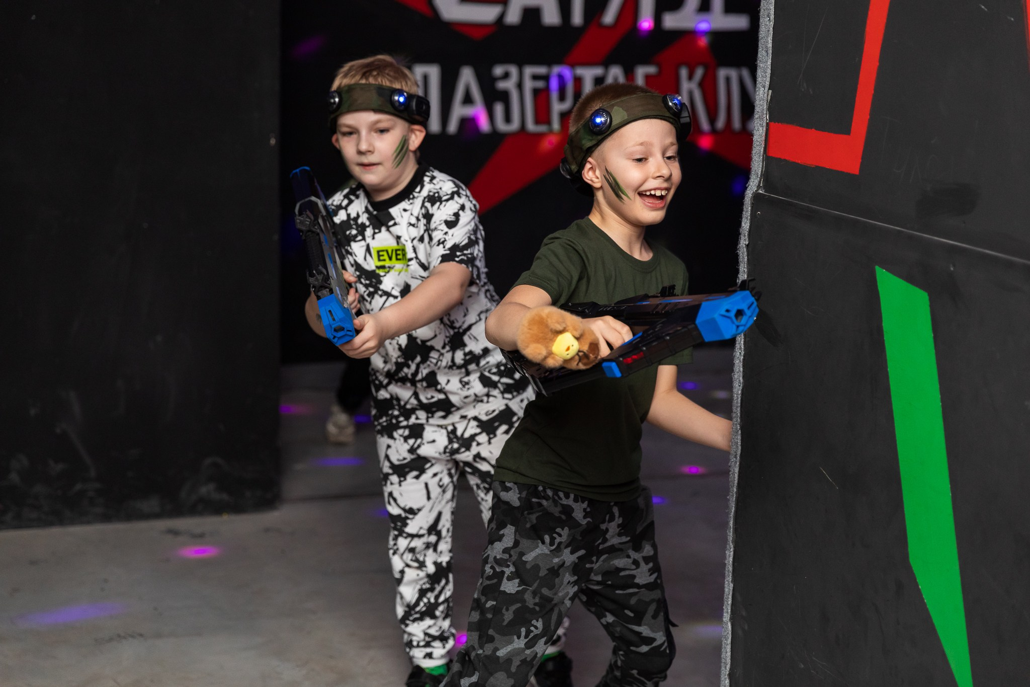 Платону 8 лет, лазертаг Zаряд. Фотограф Татьяна Генева