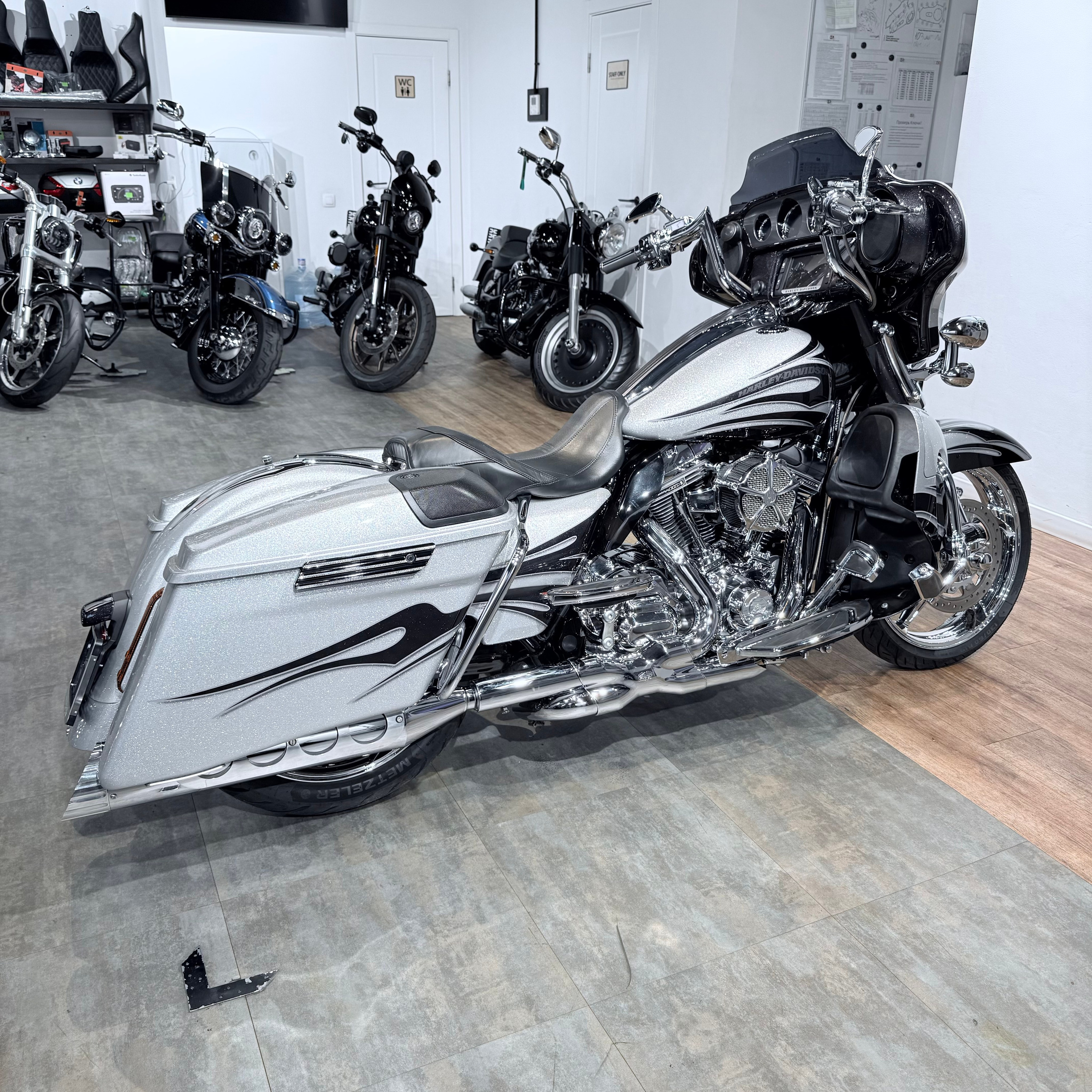 2015 CVO Street Glidе Sреcial 110 Наrd Сandy Сustоm. Hello Davidson, Москва. Только хорошие мотоциклы…