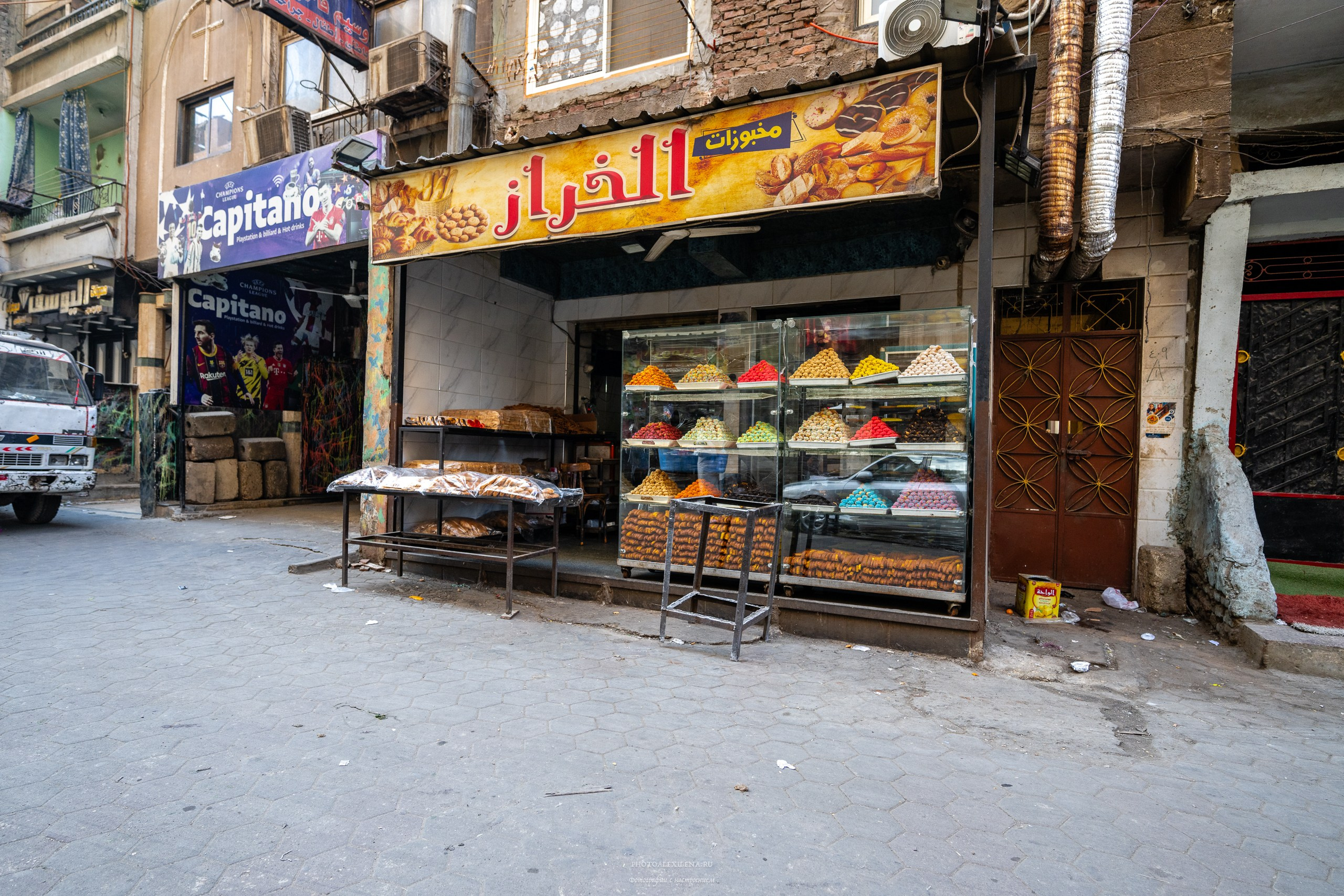 Пещерный монастырь и город мусорщиков. Авторские стильные фотокартины