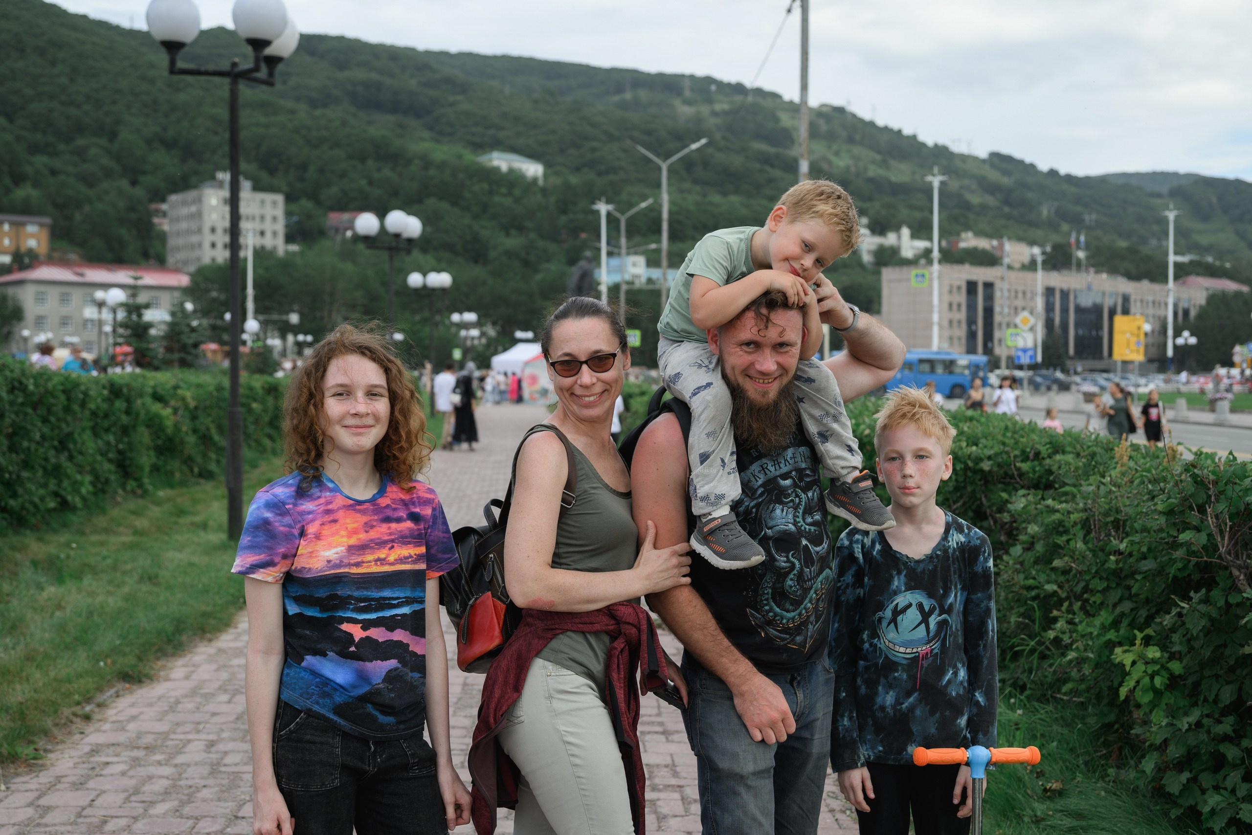 Фотосъемка Дня горняка в центре Петропавловска-Камчатского. Профессиональная репортажная съемка праздника горняков в Петропавловске-Камчатском. Яркие моменты с концерта и награждения работников отрасли. Эмоциональные кадры с городского праздника в Петропавловске-Камчатском. Фотосъемка корпоративных мероприятий и праздников в Петропавловске-Камчатском.