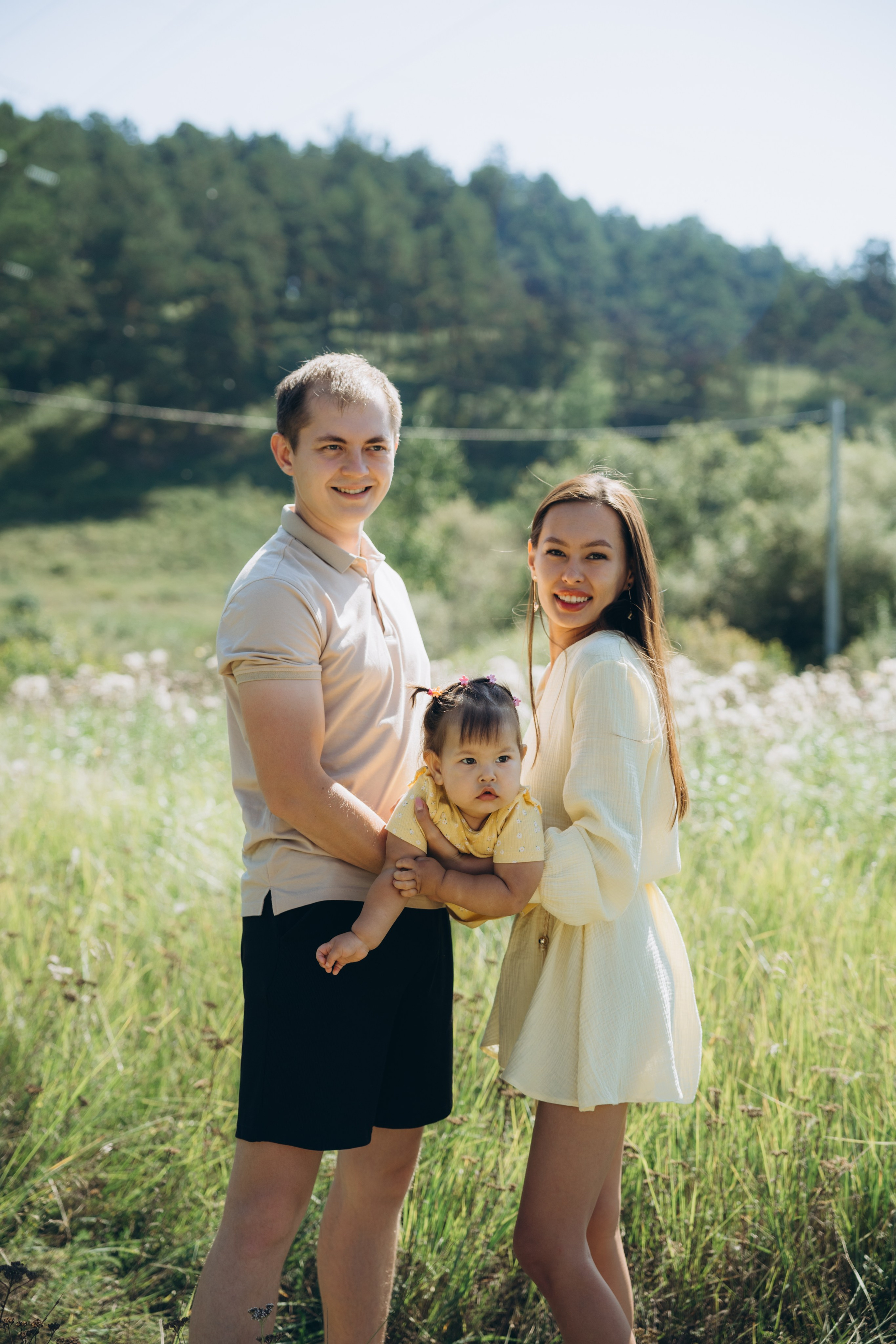 Семейная съёмка в поле. Свадебный, семейный фотограф в Иркутске Светлана Макаричева