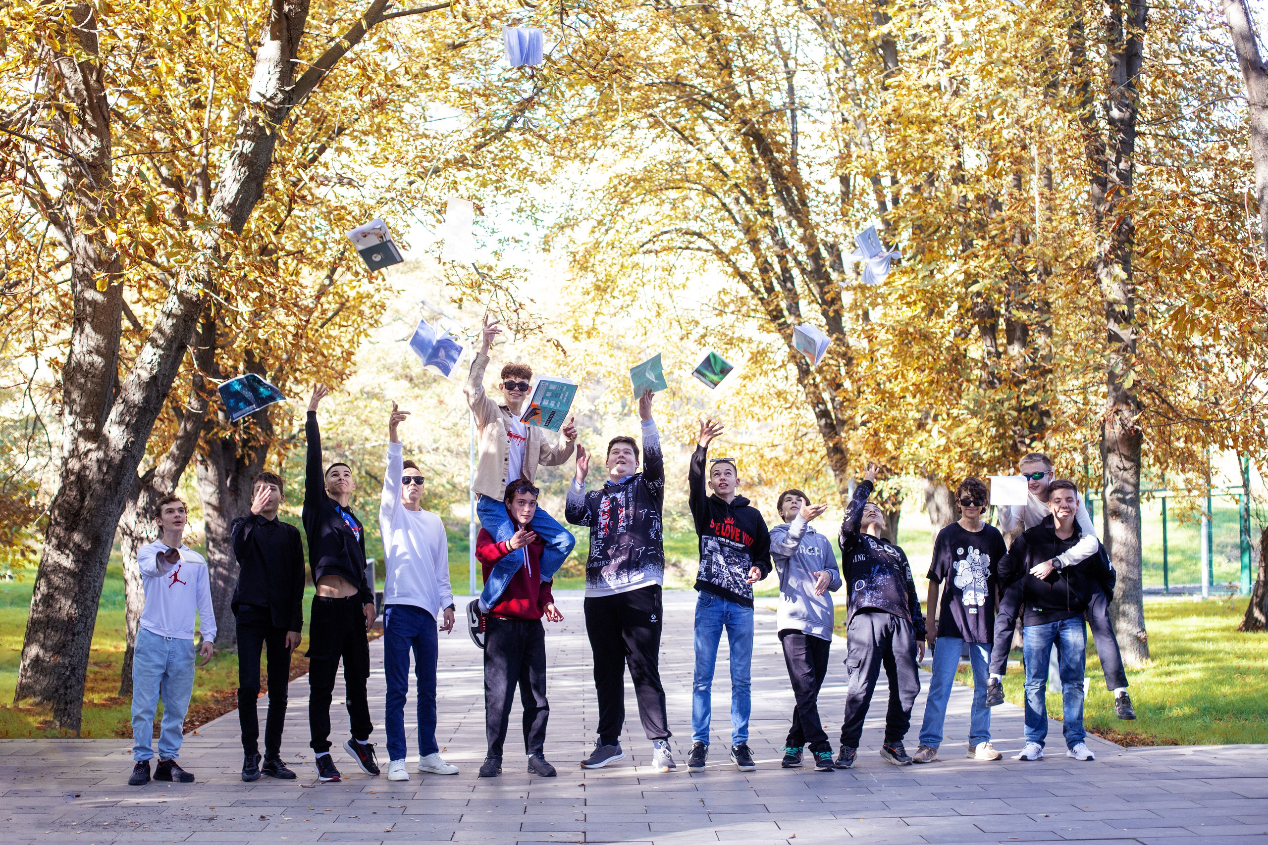 Пример уличной фотосессии 9 класс 34 школы г. Таганрога. Выпускные альбомы в Таганроге и Ростовской Области