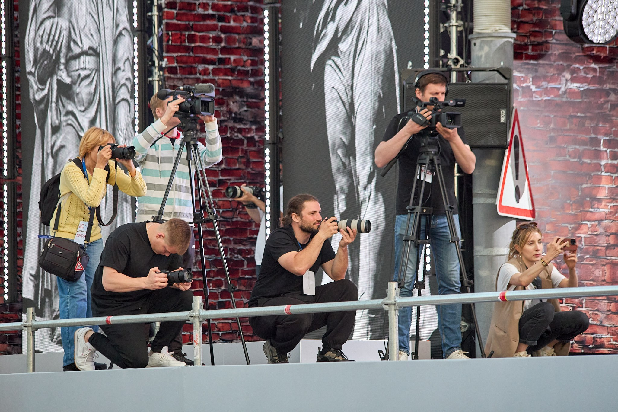 Концерт 9 мая 2025 года на соборной площади. Фотограф Омск | Александр Вандеров