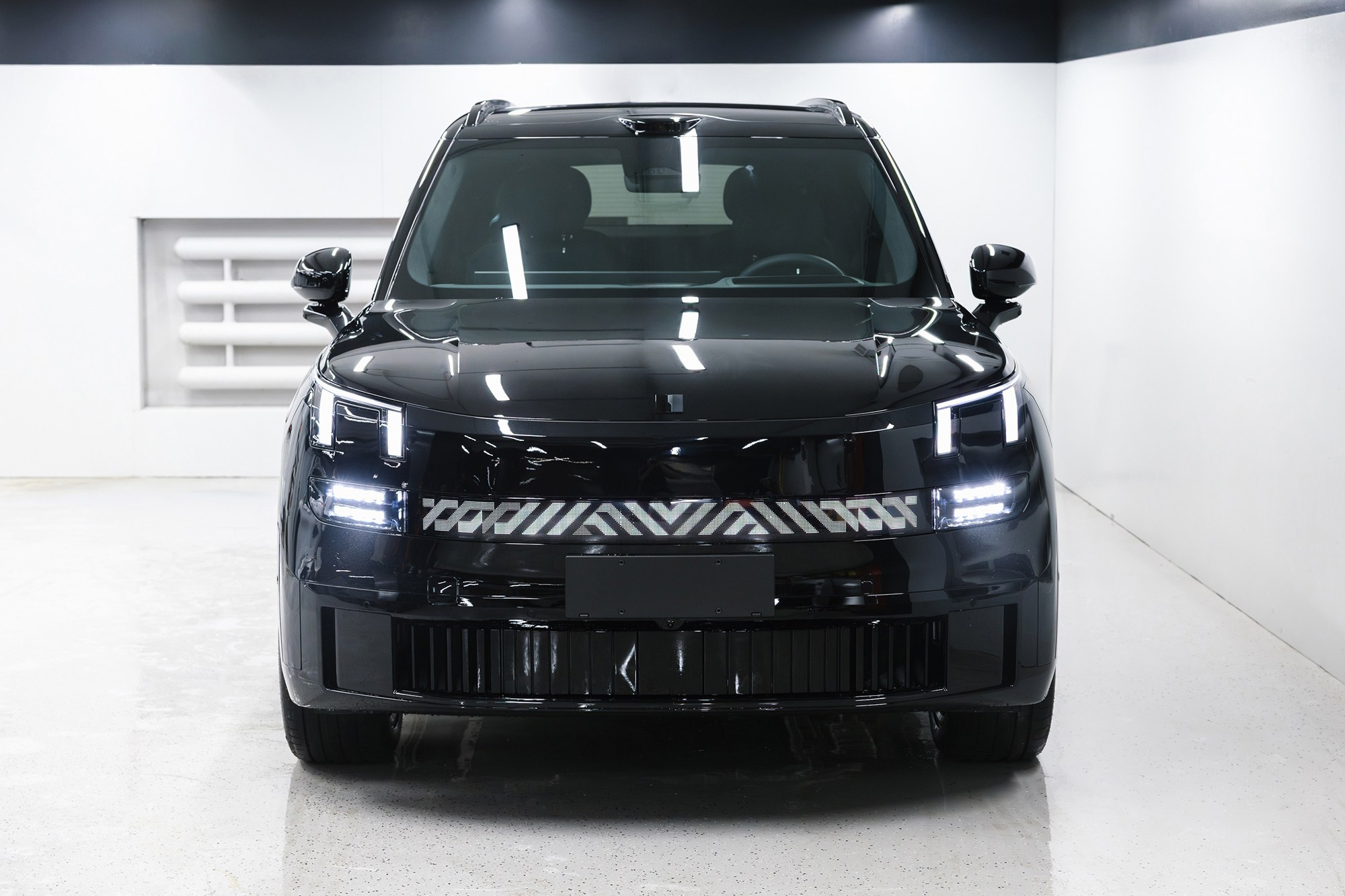 Lynk & Co 900 Ultra 2,0hyb 4WD AT (734 л. с.). Автосалон «Х-Авто»