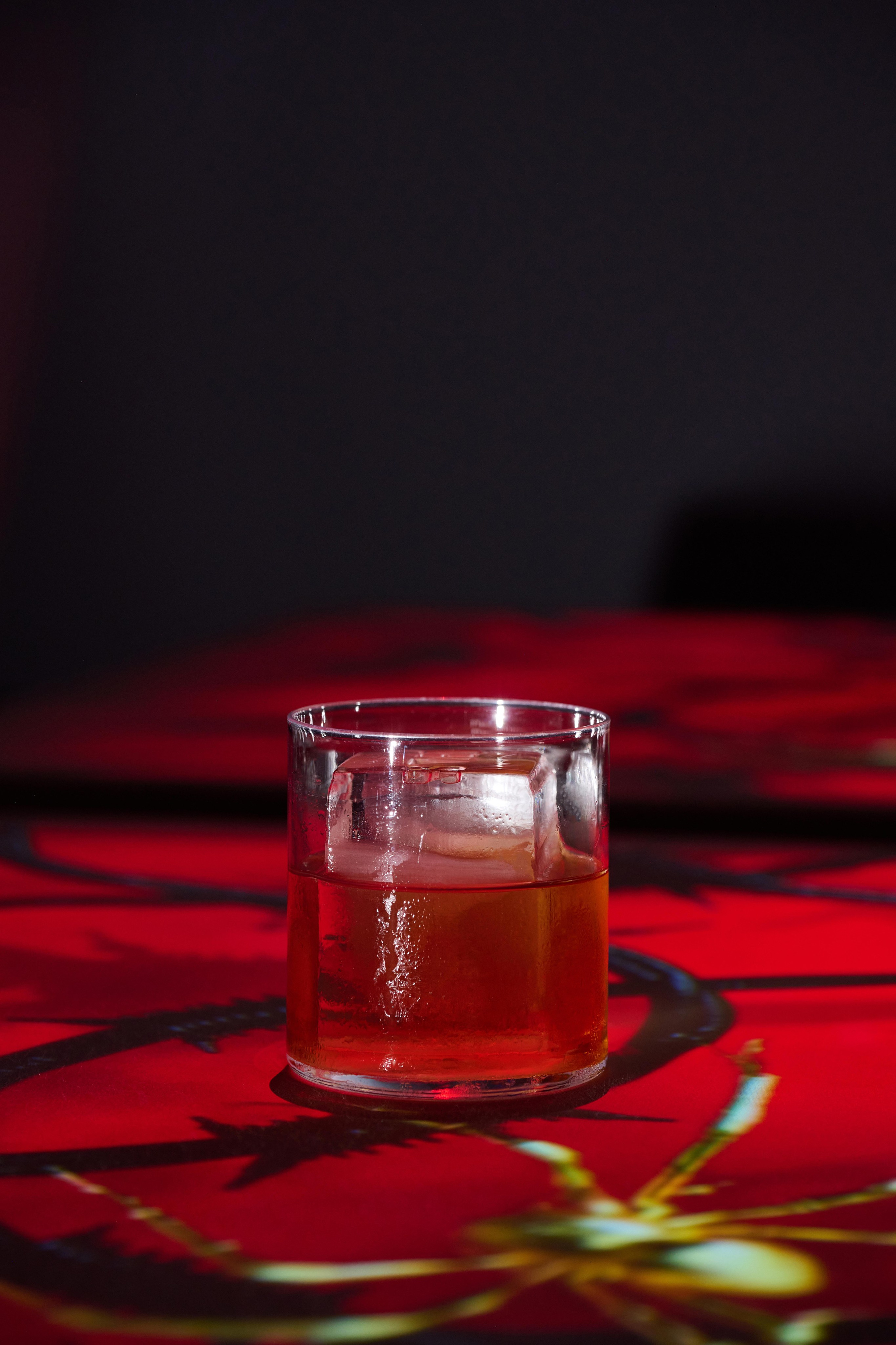 Съёмка коктейлей в Москве. Предметная съёмка для генераций и маркетплейсов в Москве