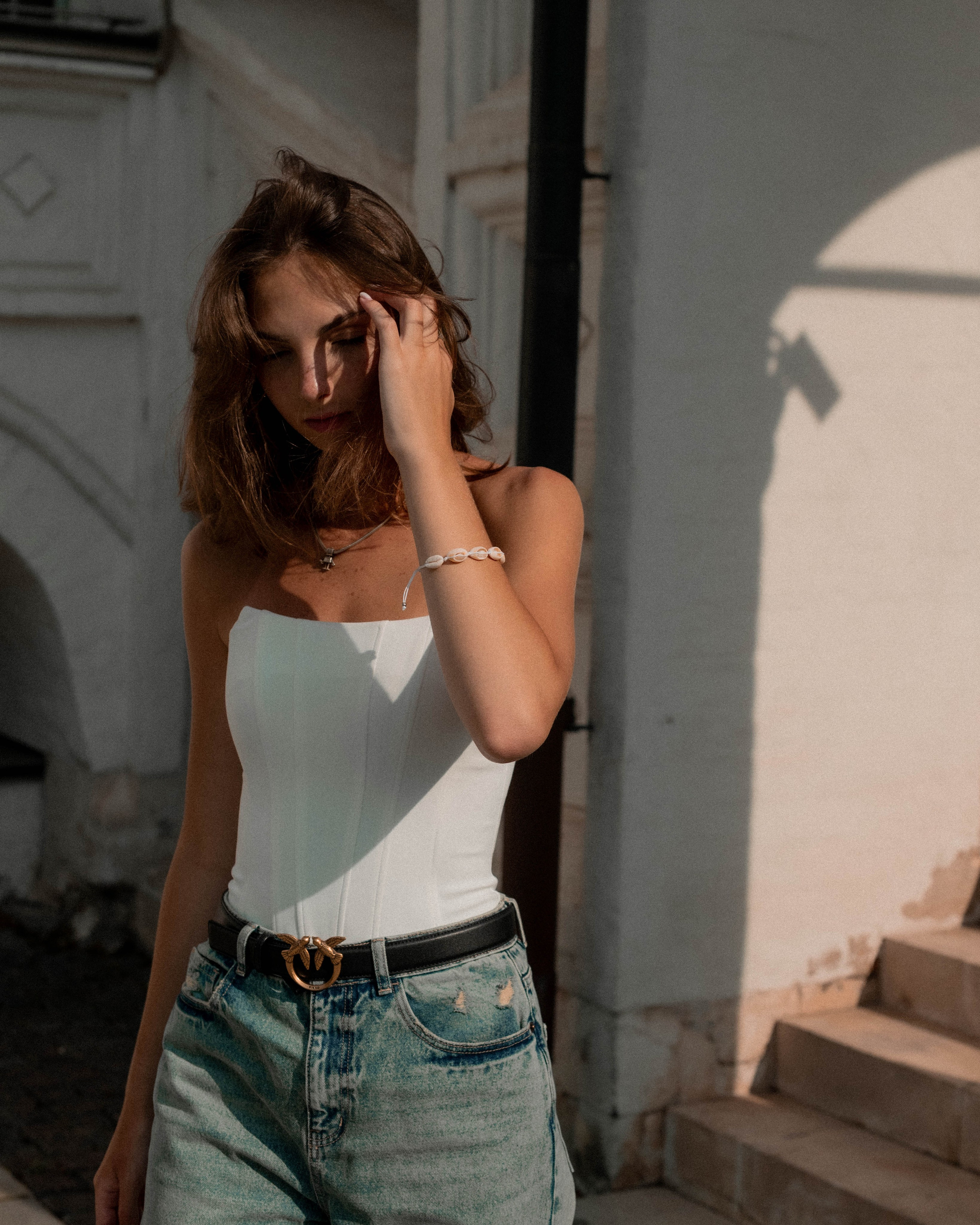 Аня. Женский фотограф. Создатель украшений ручной работы. Модель