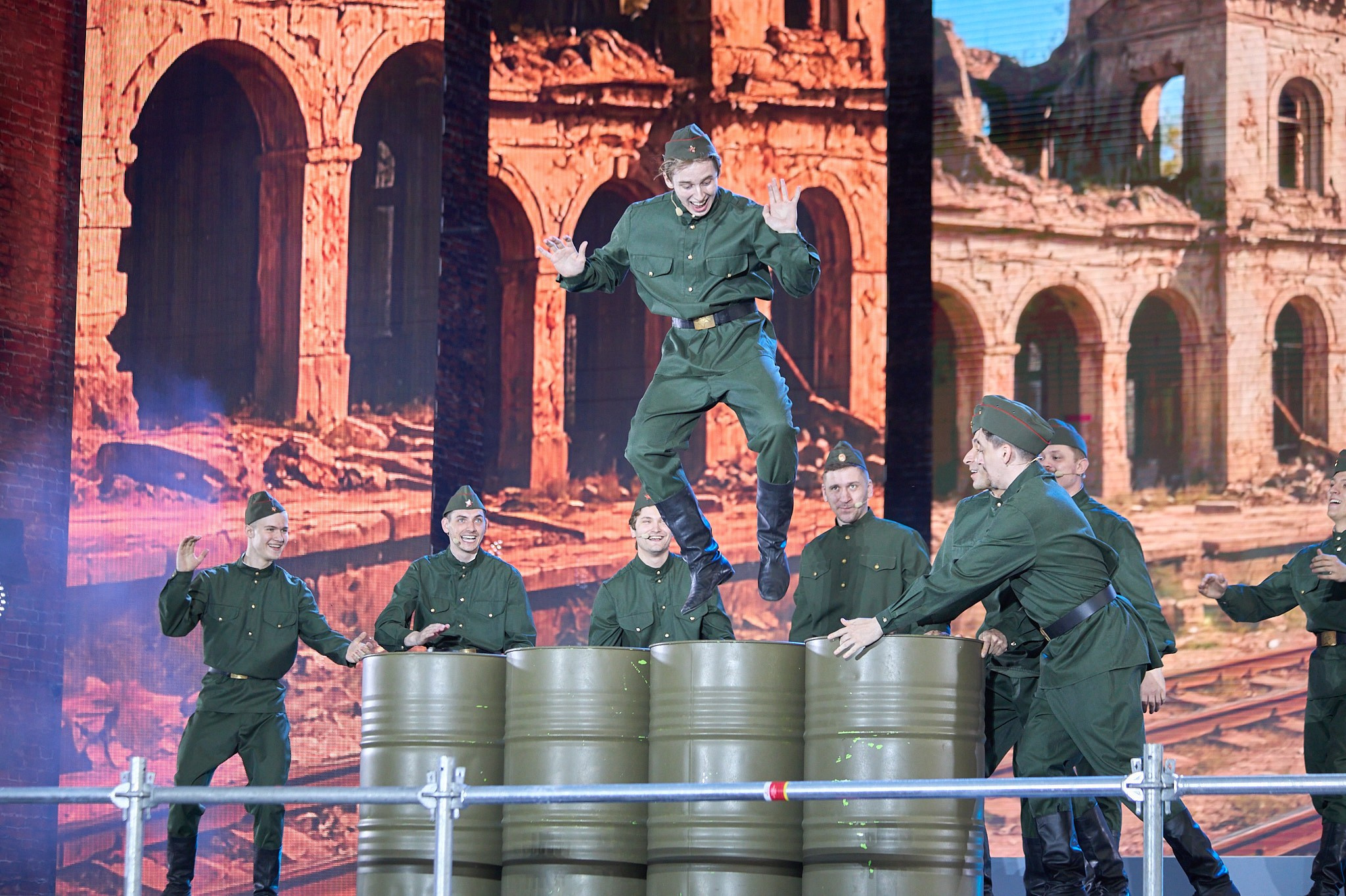 Концерт 9 мая 2025 года на соборной площади. Фотограф Омск | Александр Вандеров