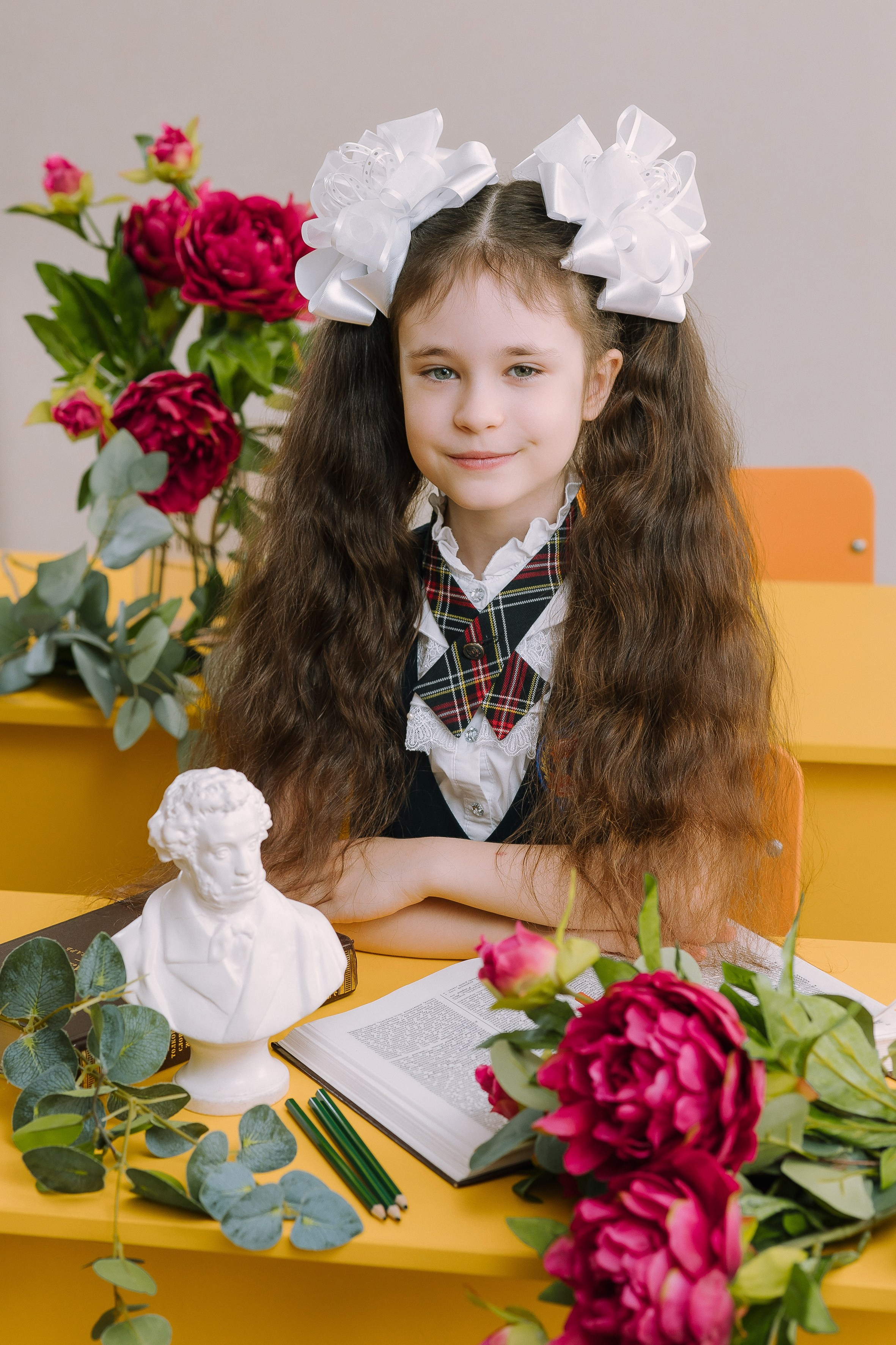 Портреты за партой в классе- Весна. Выпускные альбомы Натальи Бутко: Новороссийск, Анапа, Геленджик