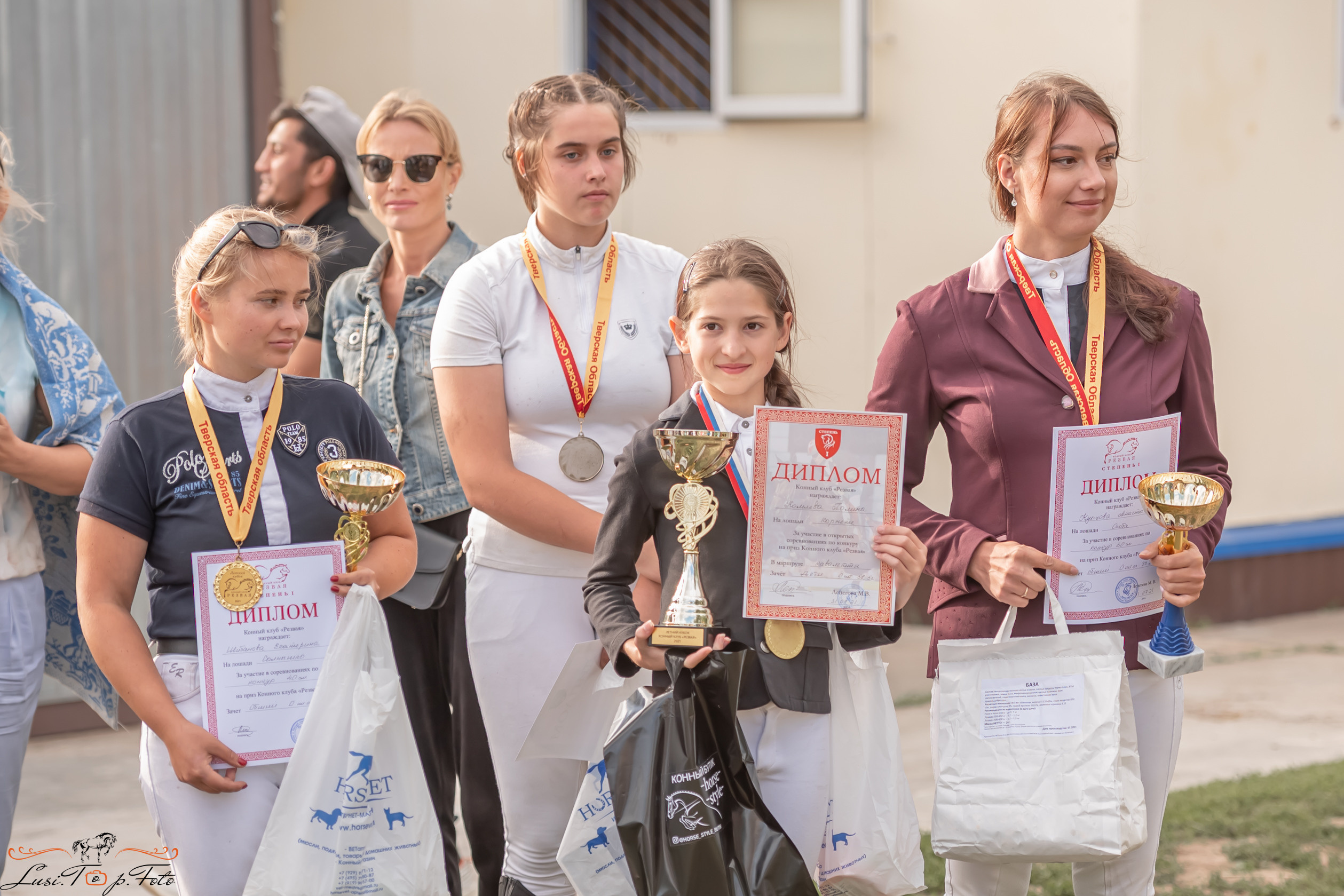 Открытая тренировка по выездке и конкуру в КК Резвая. Конный и фотограф с животными в Твери Топталова Люся