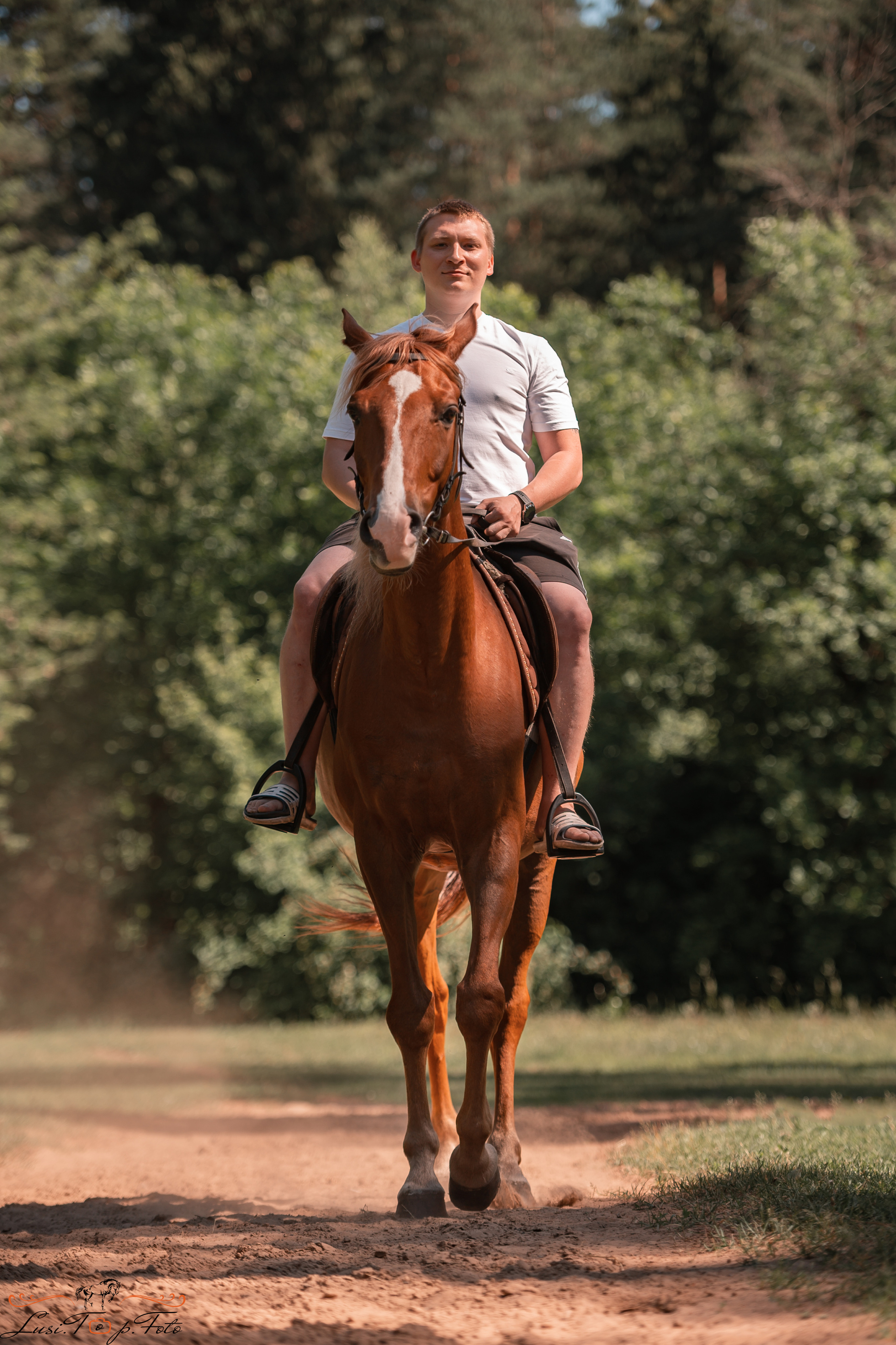 Семейная фотосессия с лошадью. Конный и фотограф с животными в Твери Топталова Люся