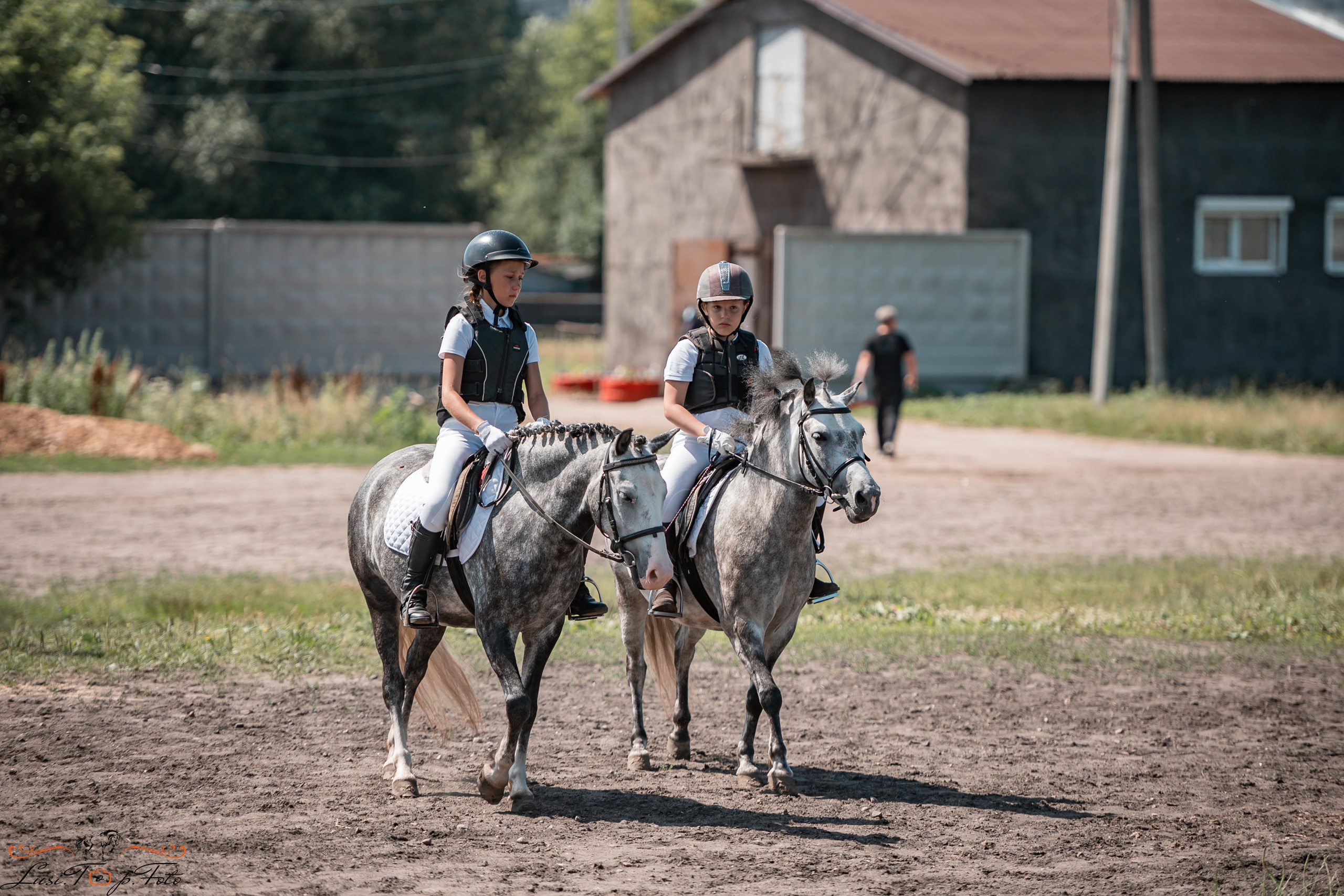 Первенство Тверской области по конкуру на Тверском ипподроме. Конный и фотограф с животными в Твери Топталова Люся