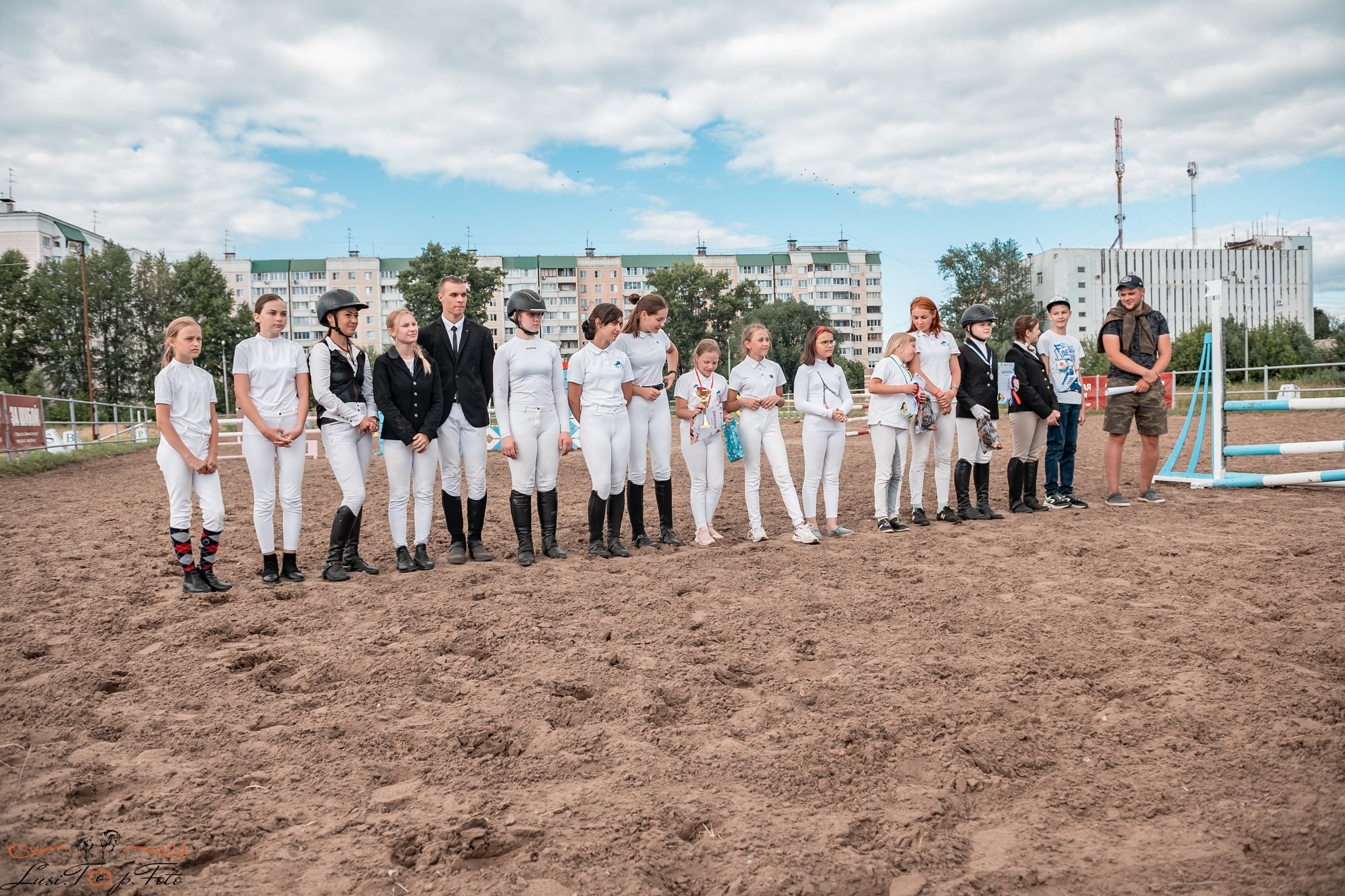 Первенство Тверской области по конкуру на Тверском ипподроме. Конный и фотограф с животными в Твери Топталова Люся