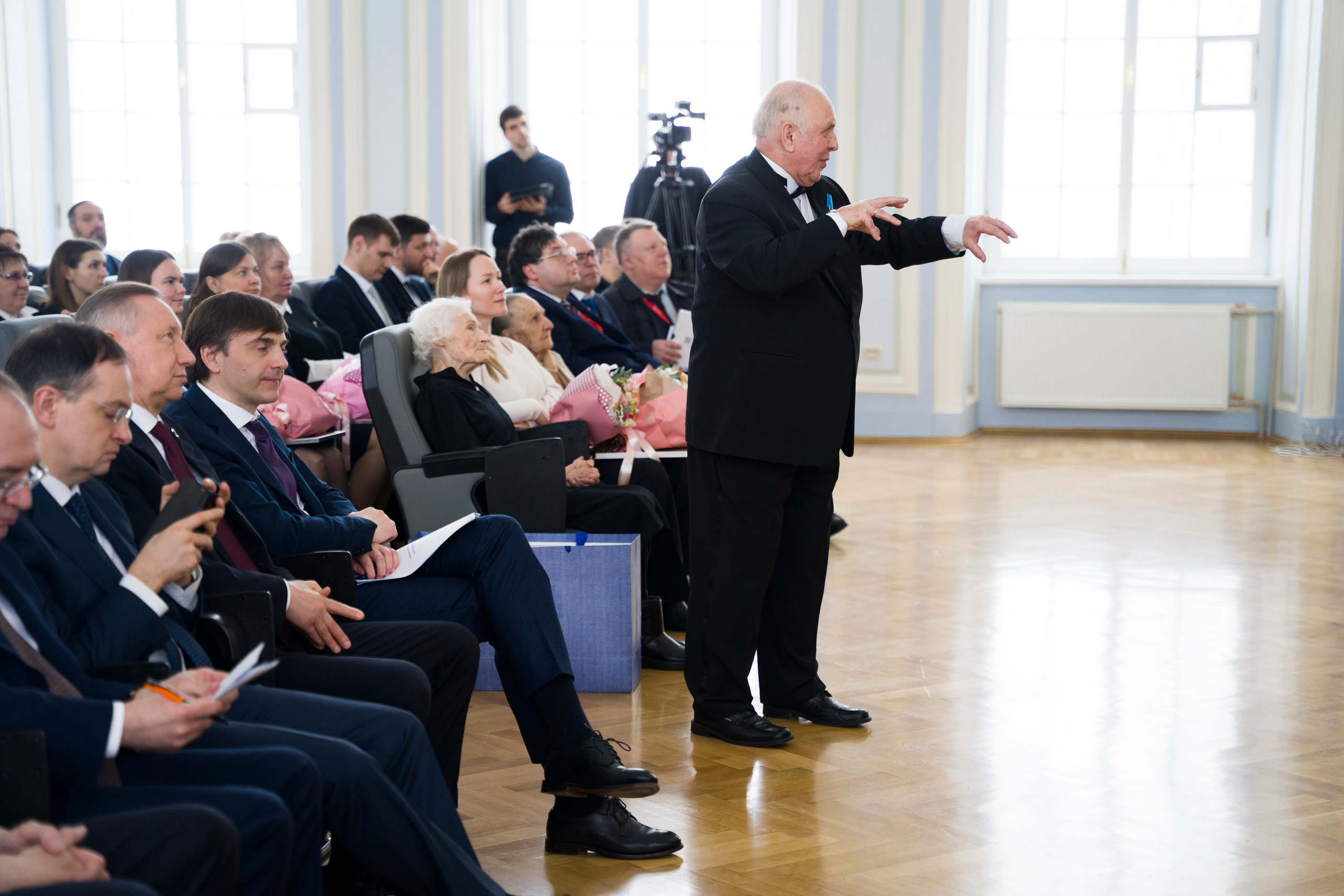 ПМОФ (Петербургский международный образовательный форум в Смольном). Фотограф в Санкт-Петербурге. Репортажная и все съёмки для бизнеса