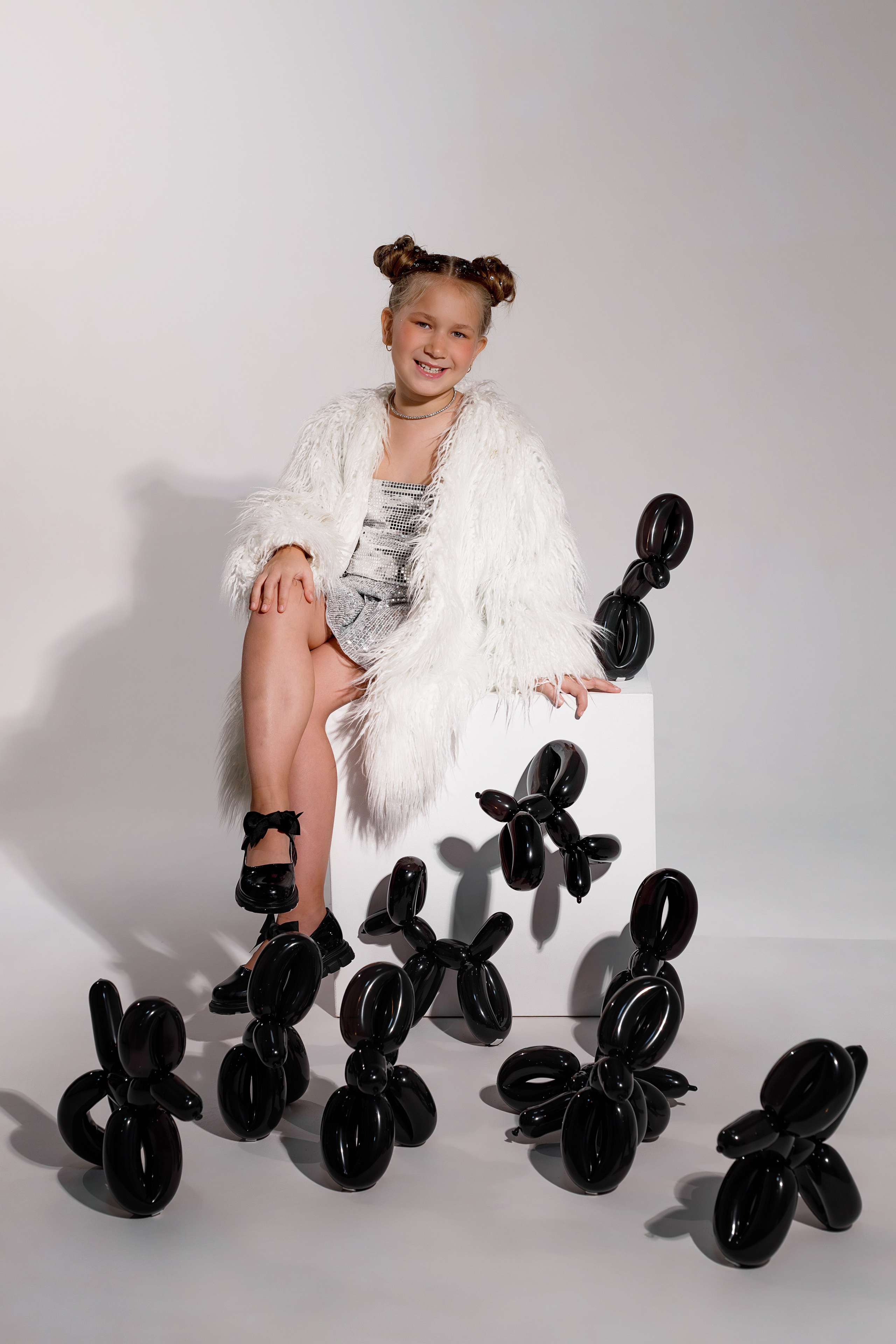 Креативная детская фотосессия на 9 лет в студии Сочи. Детский студийный фотограф Сочи