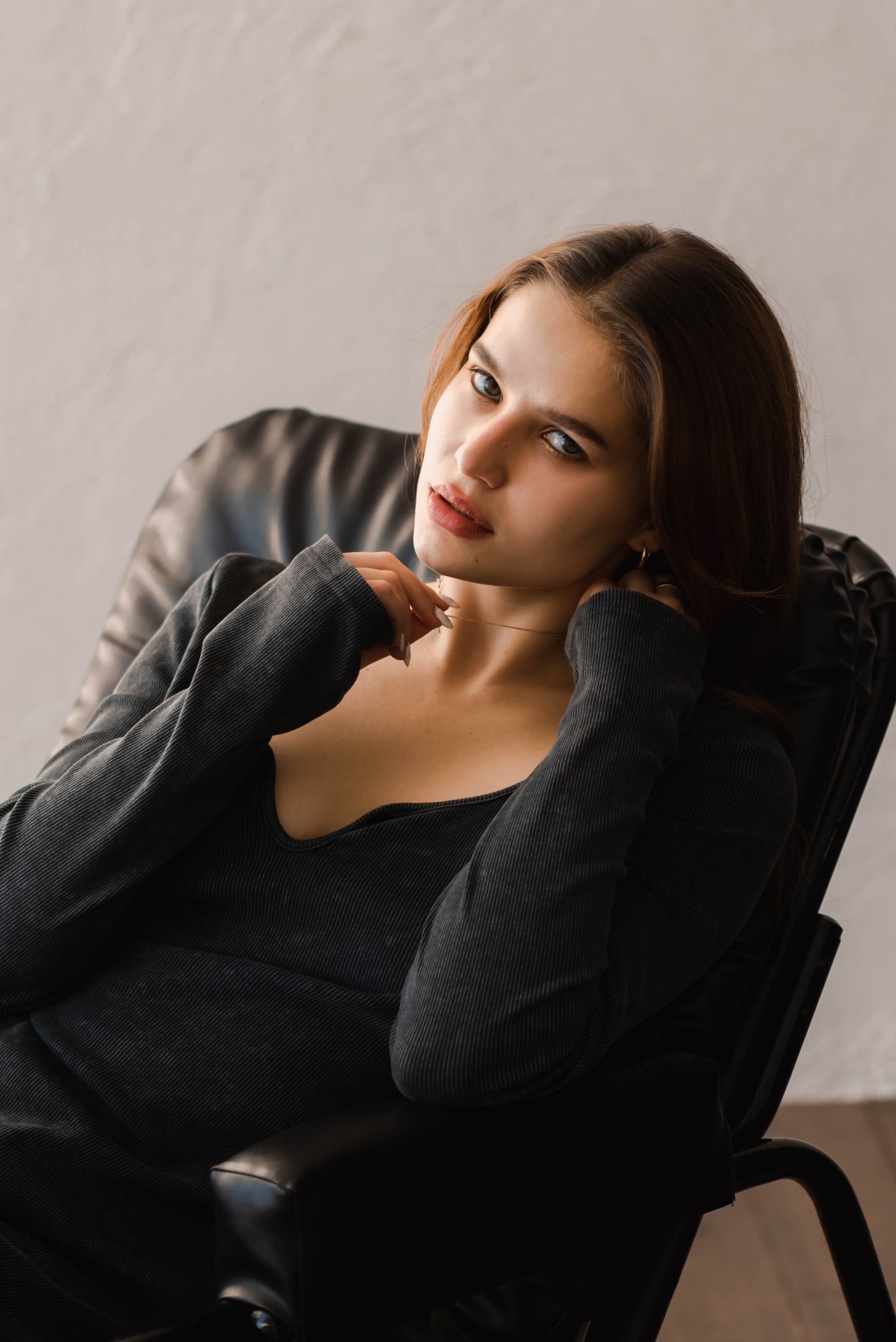 Студийная портретная фотосессия с естественным солнечным светом. Портретный и репортажный фотограф в Санкт-Петербурге | Валерия Кайряк