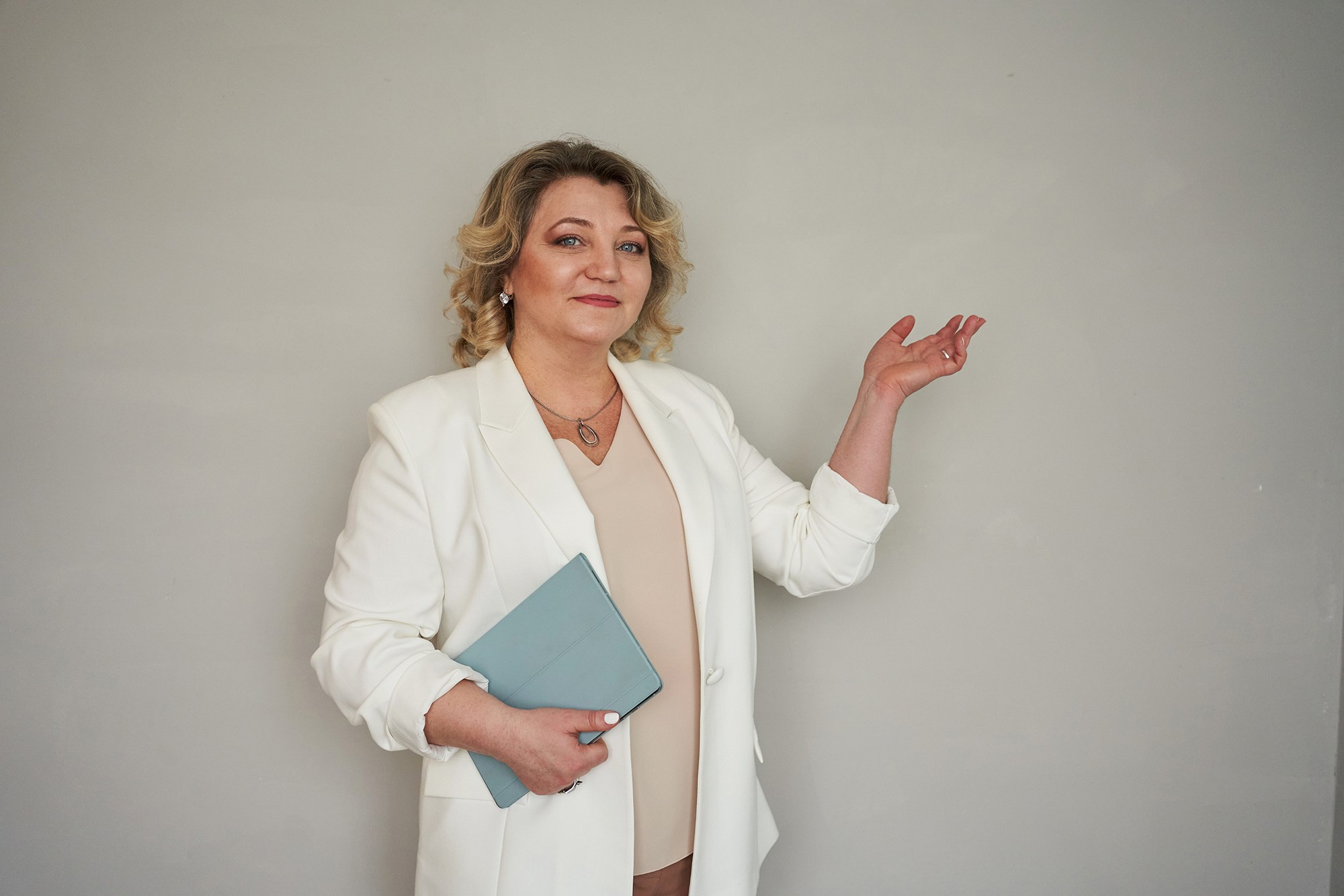 Бизнес портреты. Фотосессия эксперта. Фотограф Зайцева Надежда. Фотосессия для эксперта в Евпатории.