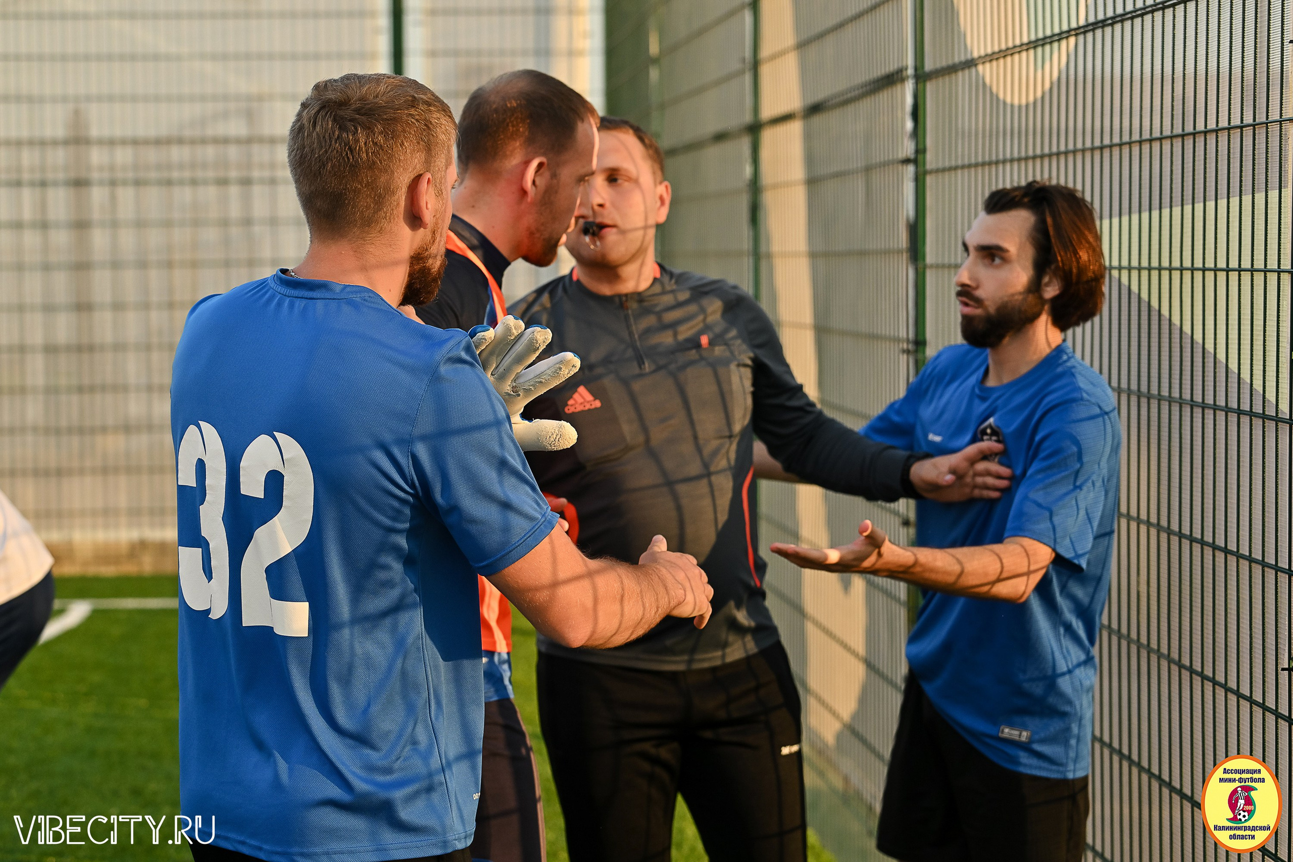 ИГРЫ МИНИ-ФУТБОЛЬНОЙ И КОРПОРАТИВНОЙ ЛИГИ. VIBECITY.RU Вайб Сити Ру Фоторепортажи Фотоотчеты Калининград