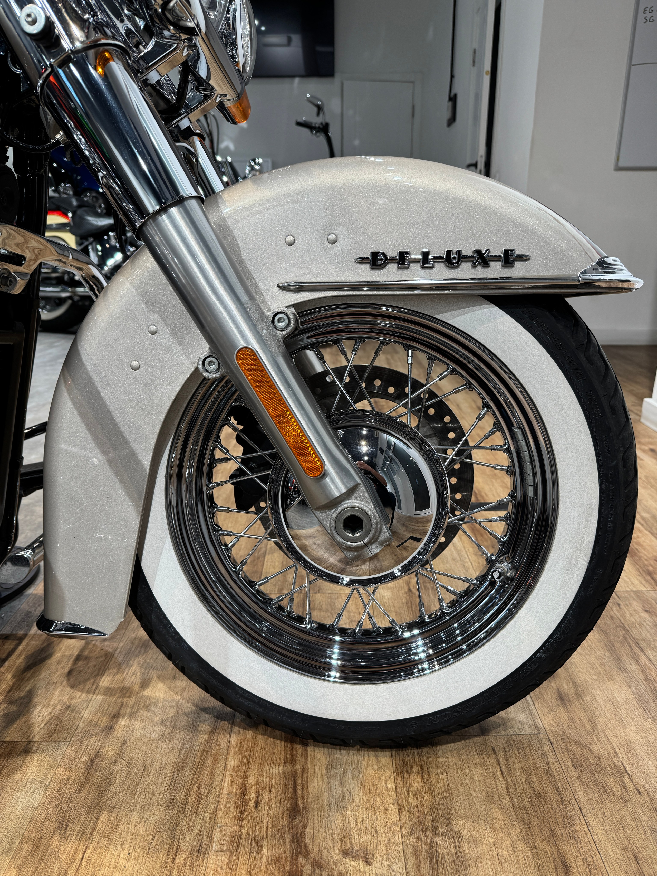 Harley Davidson 2018 Deluxe (Silver Fortune/Sumatra Bro) — купить мотоцикл. Hello Davidson, Москва. Только хорошие мотоциклы…
