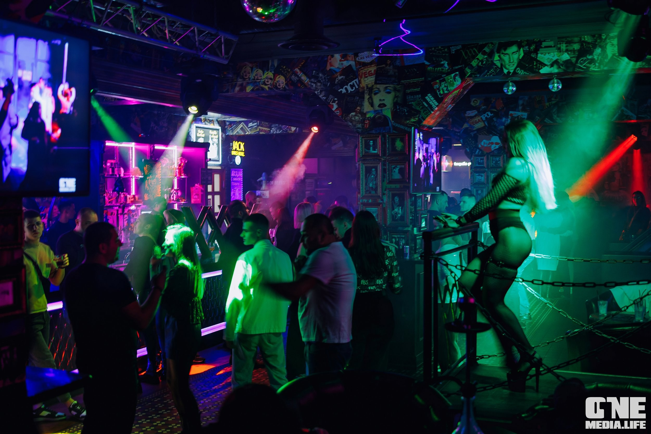 Фоторепортаж из бара XxxX. One Media Life: фоторепортажи, фотоотчеты с мероприятий и заведений