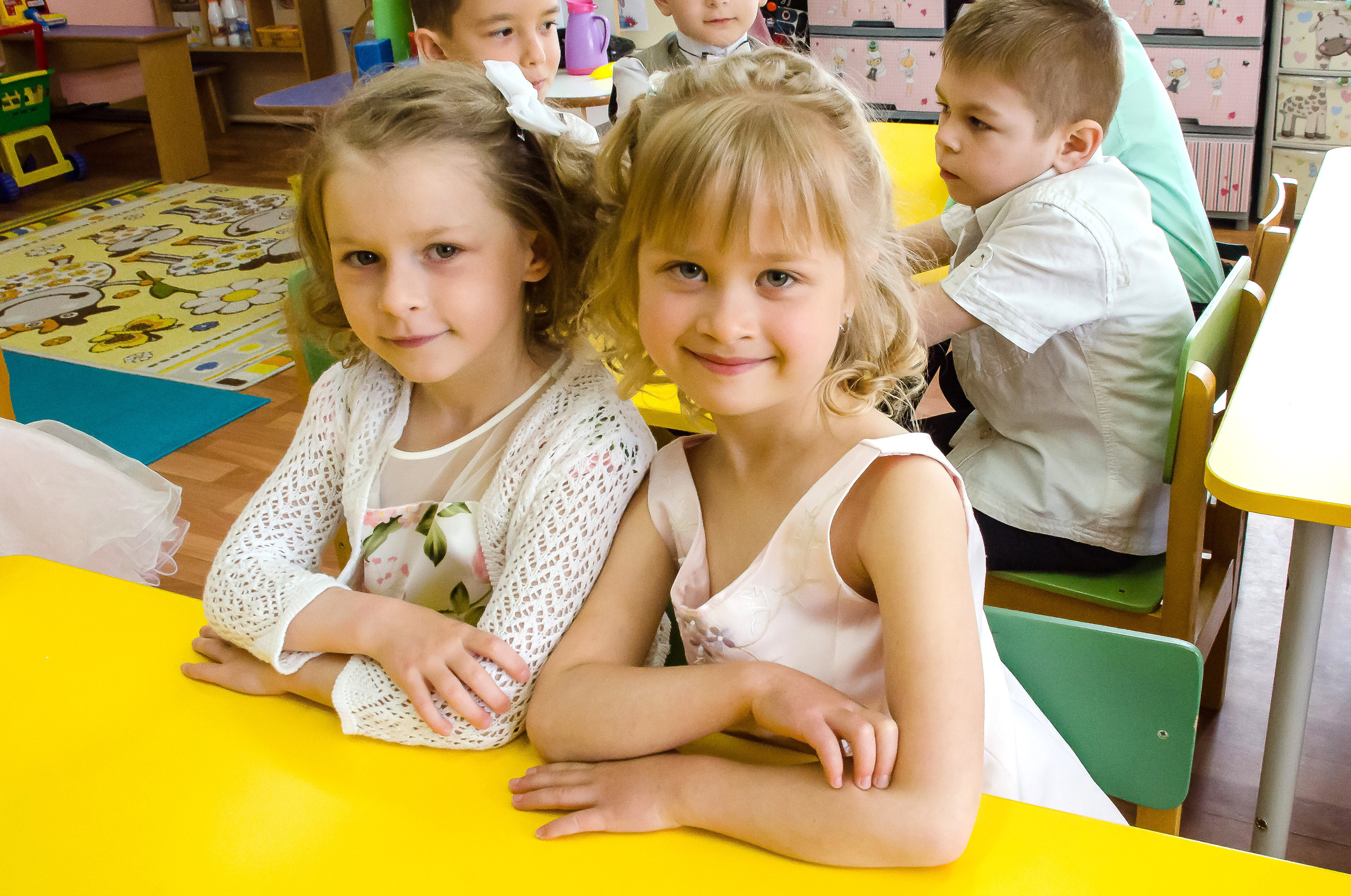 дети на выпуском