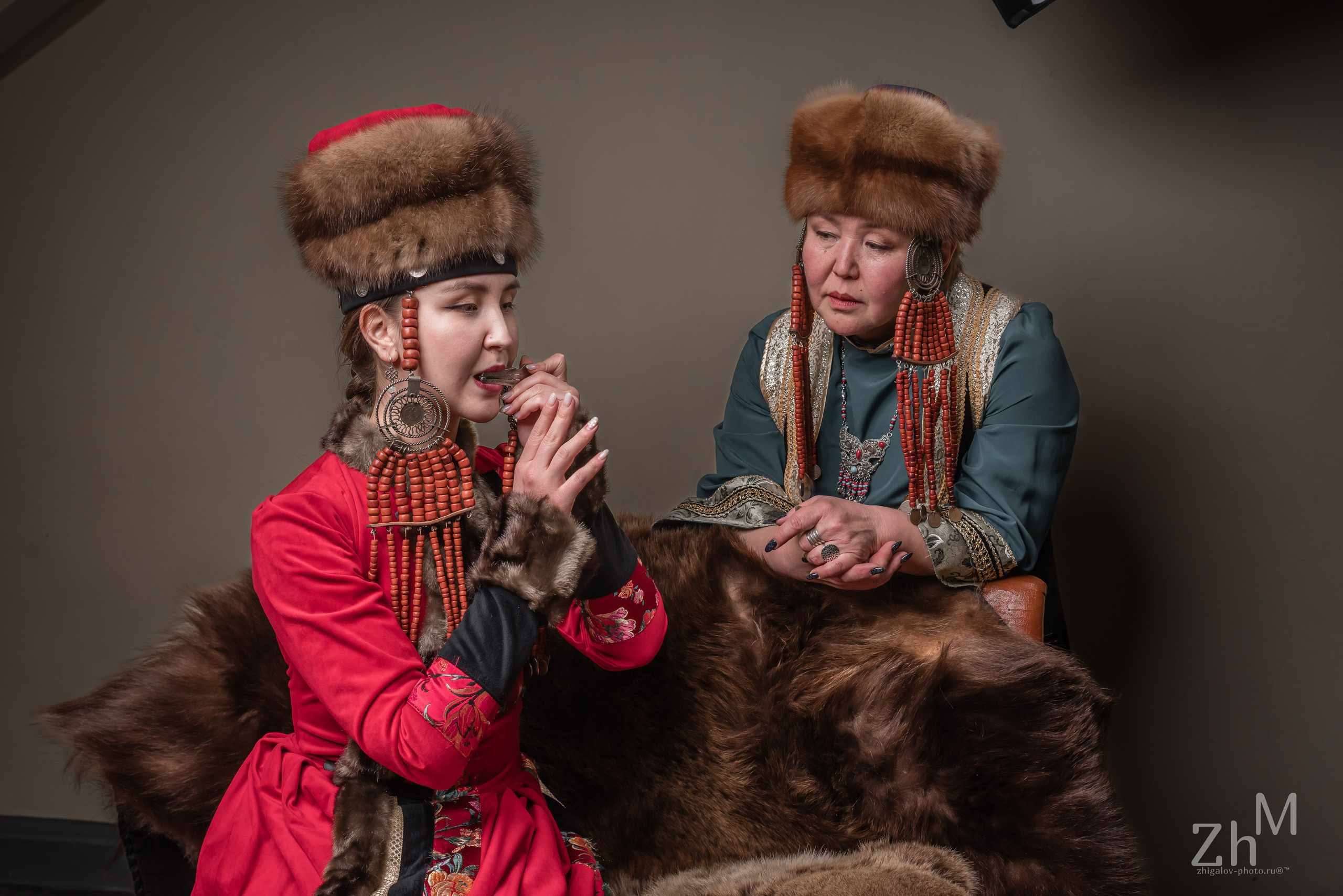 Съёмка в бурятских национальных костюмах. Семейный и свадебный фотограф в Иркутске Максим Жигалов