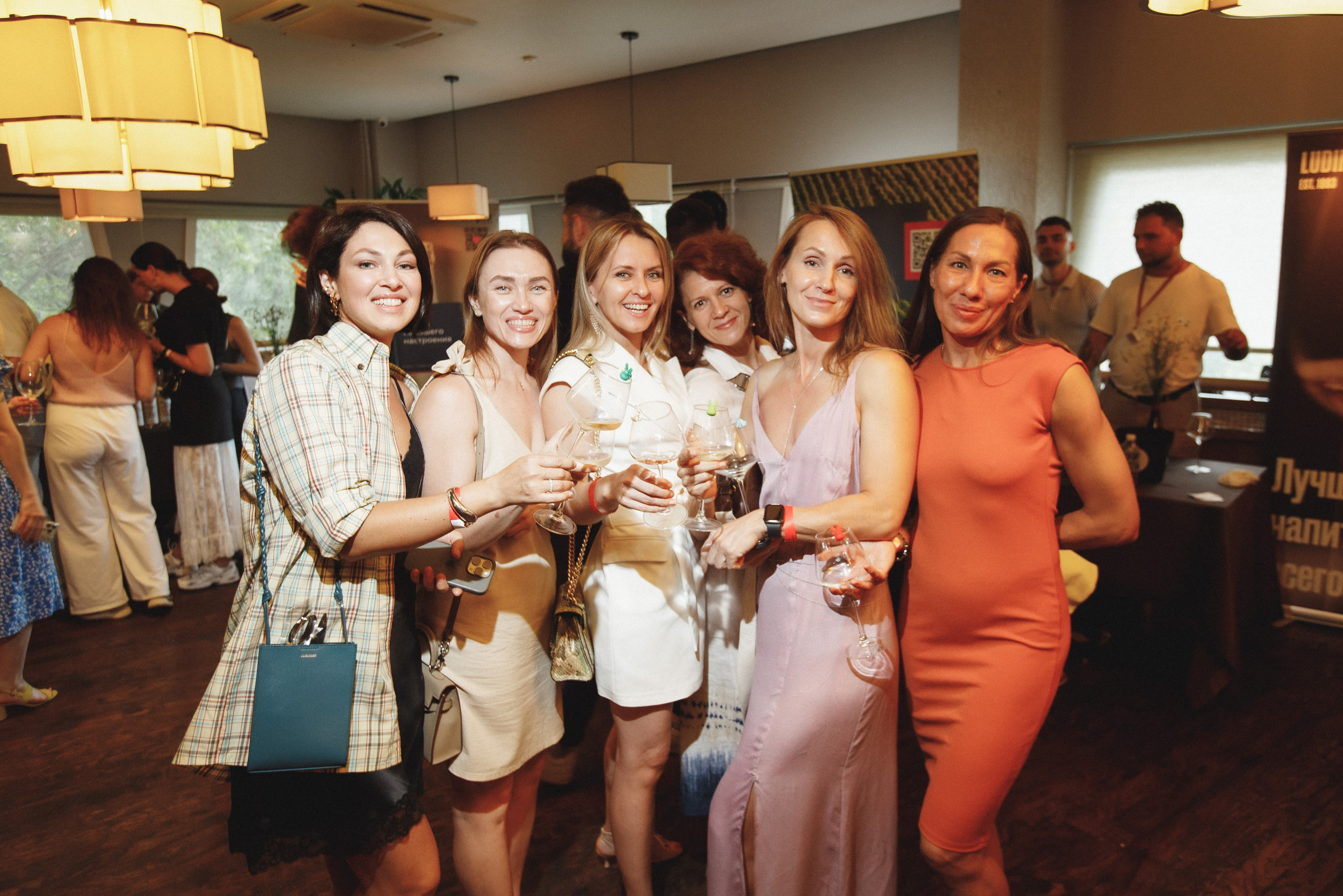 ФЕСТИВАЛЬ РОССИЙСКОГО ВИНА. СВОИ. ФОТООТЧЕТЫ-СОБЫТИЯ-МЕСТА