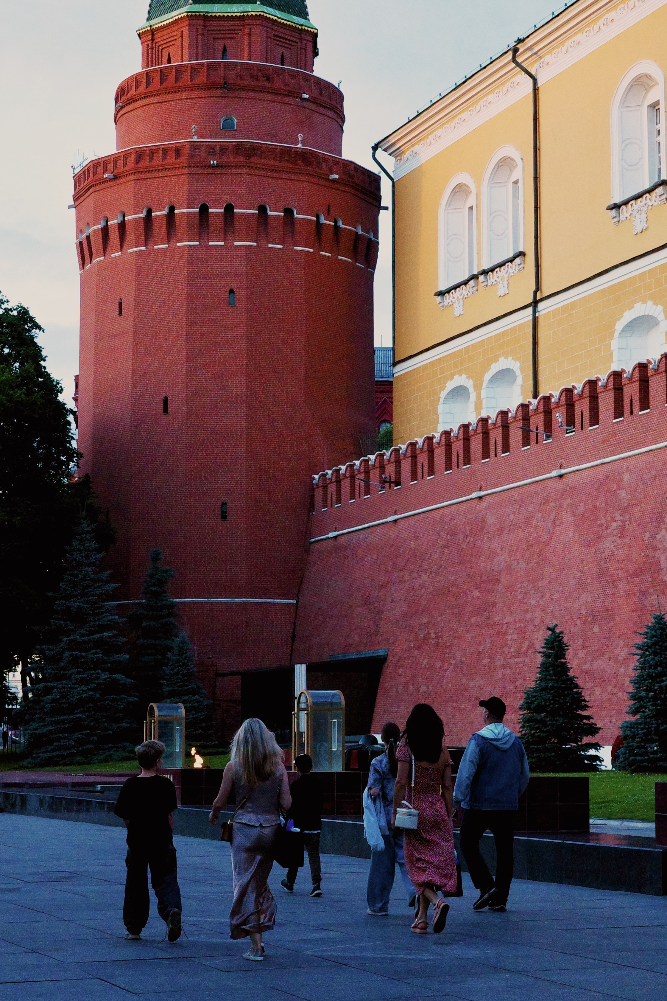 Красная площадь, Кремль и Зарядье: фото вечерней Москвы
