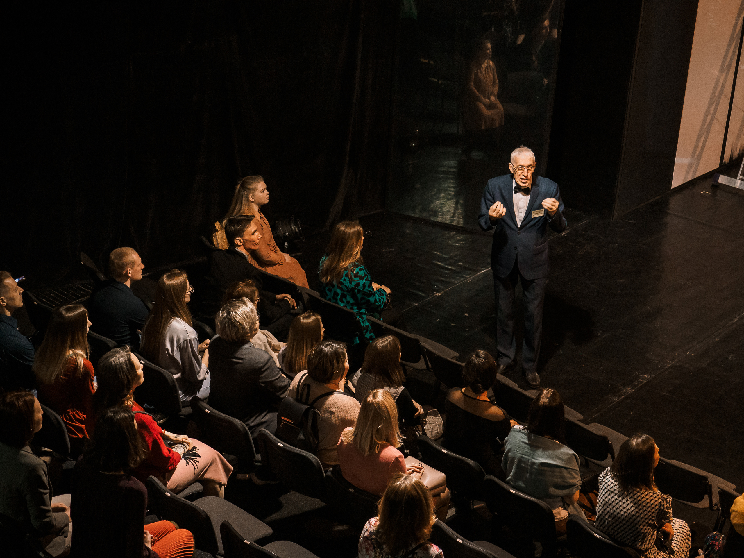 Экскурсия по Театру Драмы. Wedding and family photographer USA