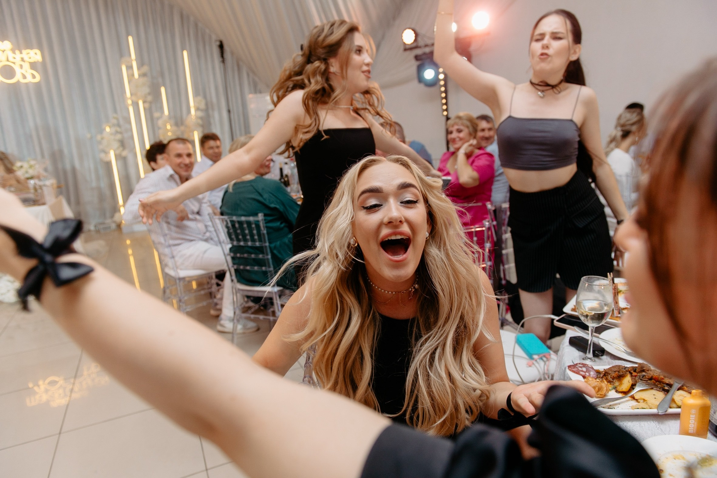 Ведущий Ураков. Подрядчики и друзья сети свадебных площадок House for wedding