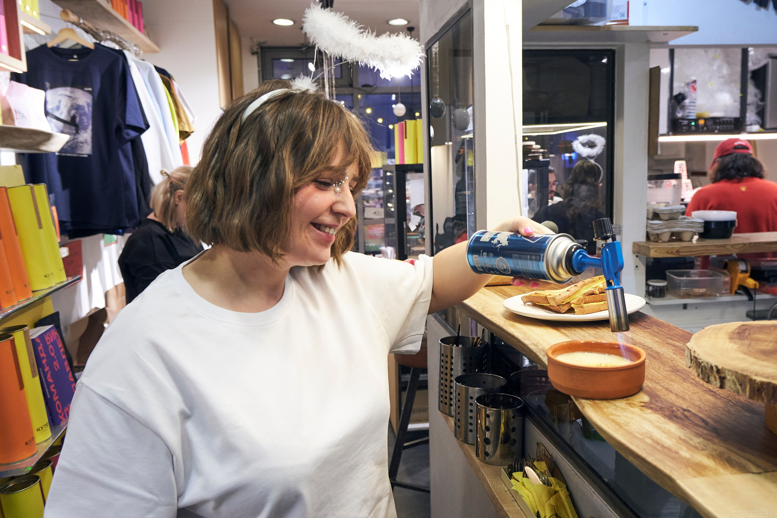 Кутята Coffee Shop. Фотографъ Сергѣевъ. Поймать мгновеніе