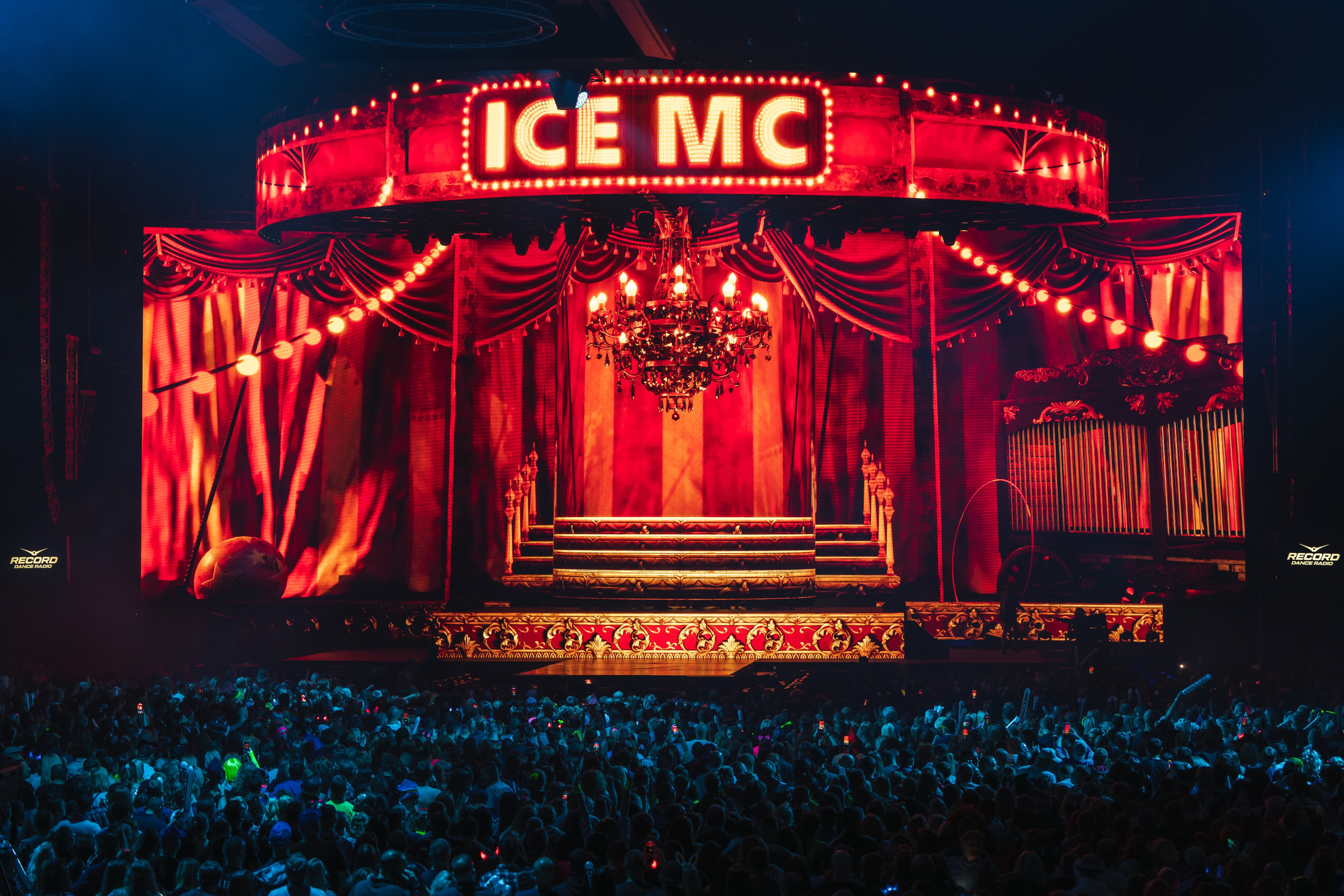 Superdiskoteka 90. Svyatoslav Bunkov | photographer