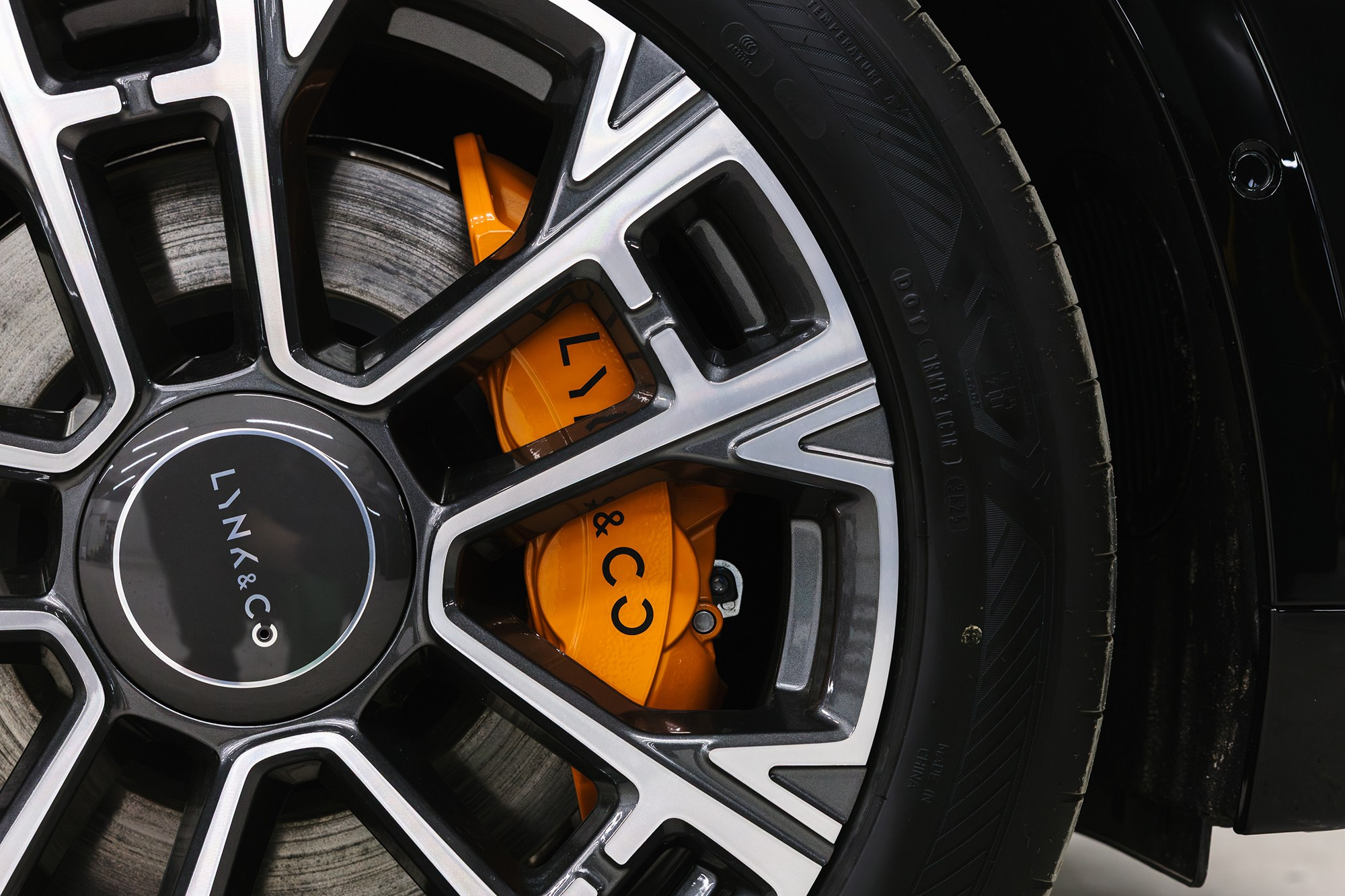 Lynk & Co 900 Ultra 2,0hyb 4WD AT (734 л. с.), 2025 г, 2,0 л бензин. Автосалон «Х-Авто»