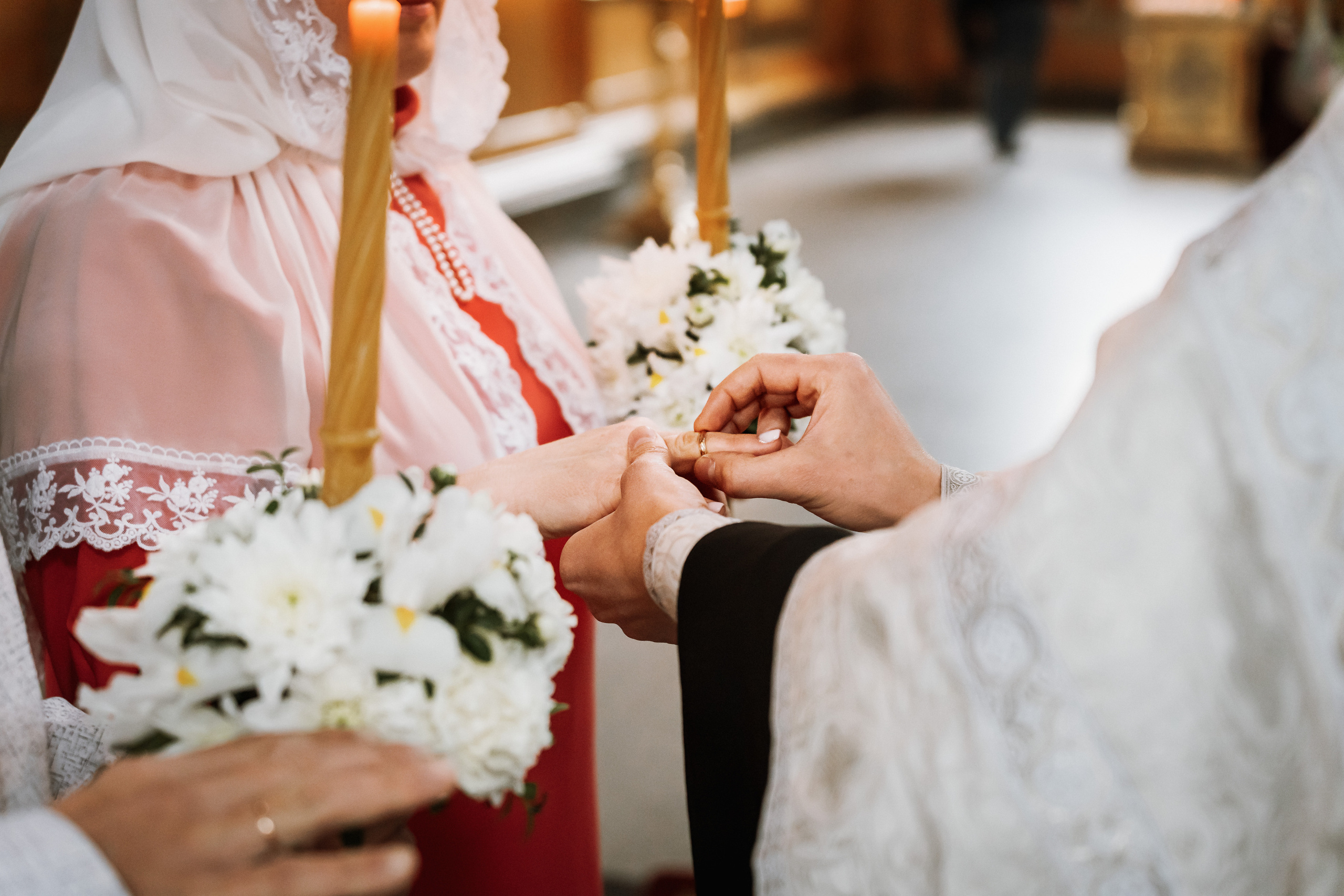 Украшение свечей цветами. Флорист в Воронеже