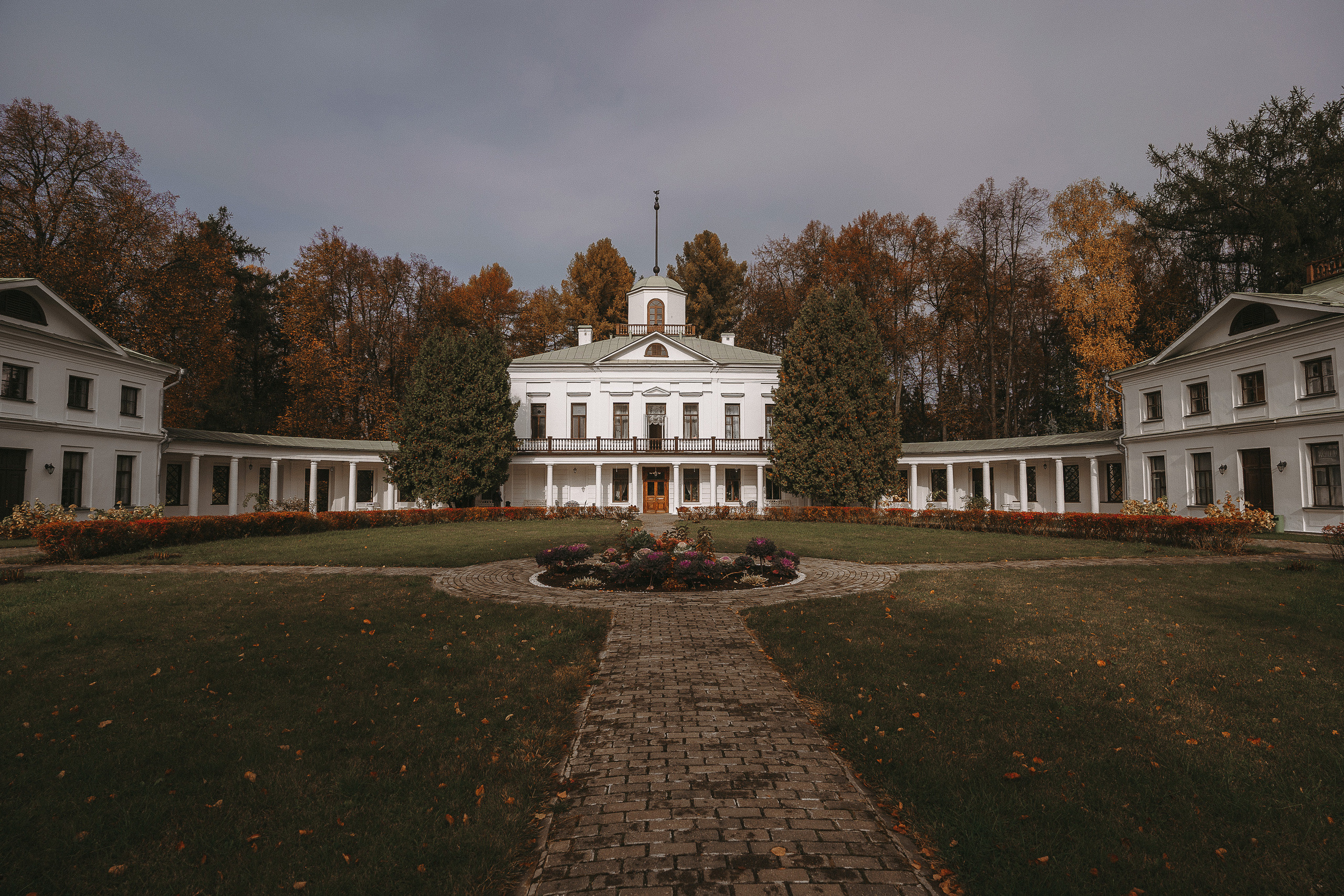 Свадебная фотосессия в усадьбе Середниково (Сказка в подмосковье)