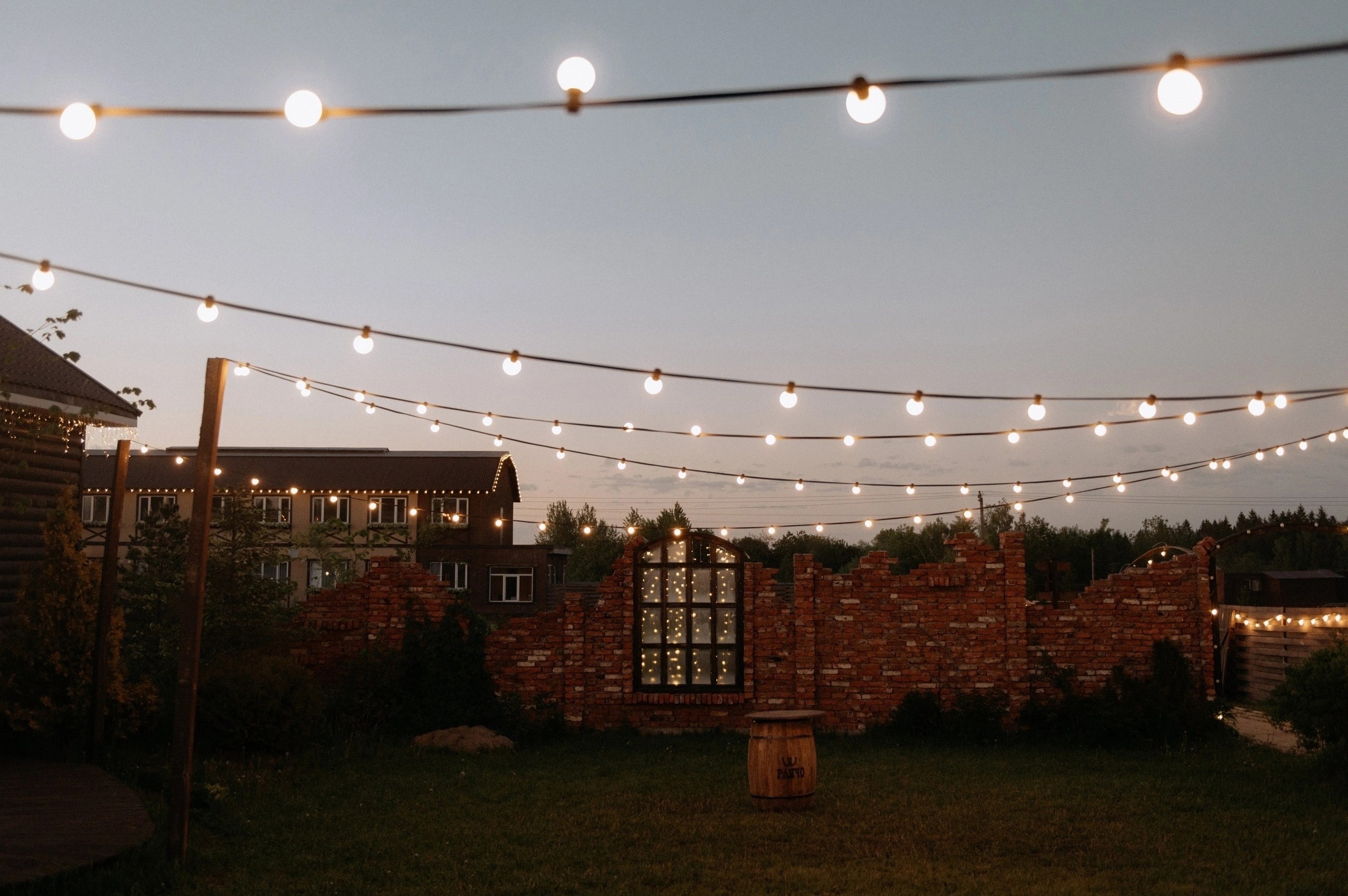 Разрушенная стена. Локация для церемонии ифотосессии. Свадебная площадка РАНЧО