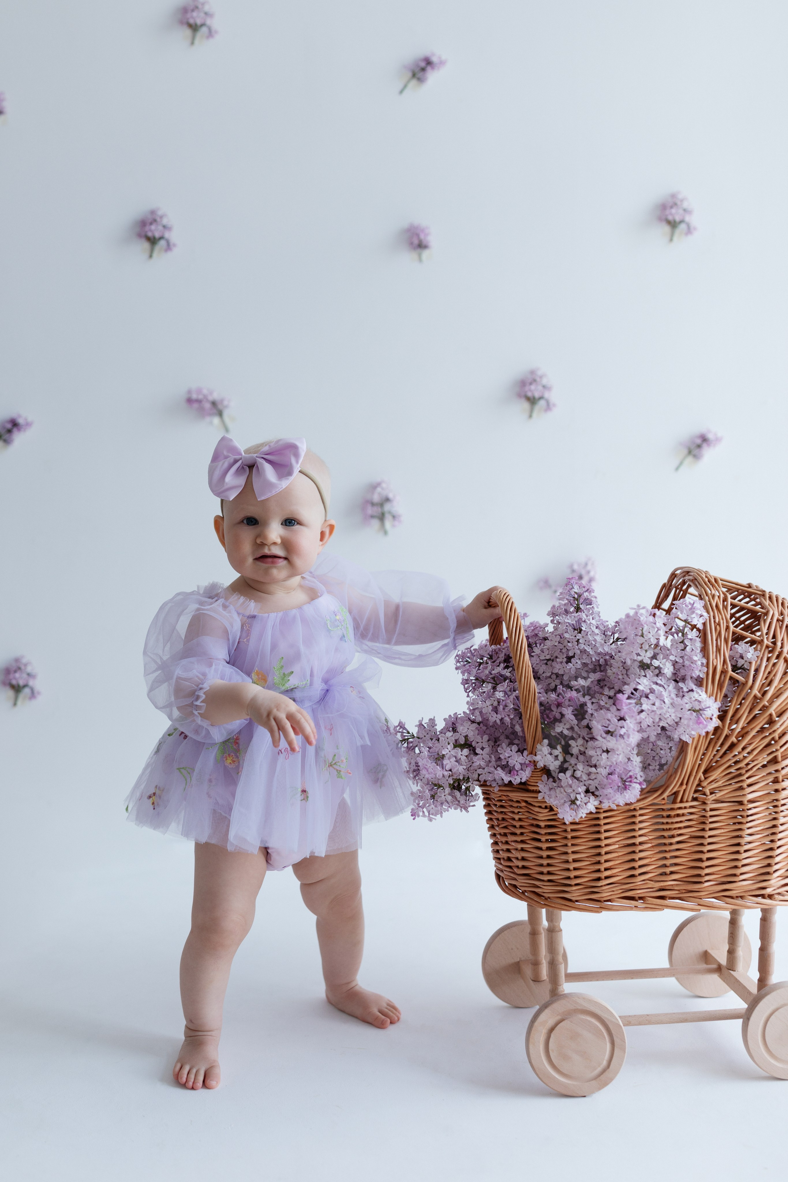 Малышки и сирень. Фотограф на годик Хабаровск Детский и семейный фотограф в Хабаровске Юлия Матвиенко