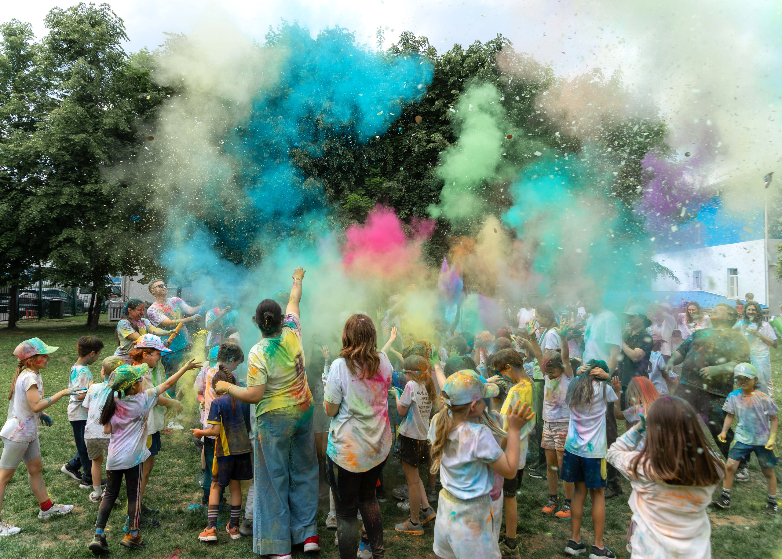The International School of Moscow. Color Day. Выпускные альбомы для школы и детского сада — школьный фотограф Подольск, Троицк, Щербинка, Москва