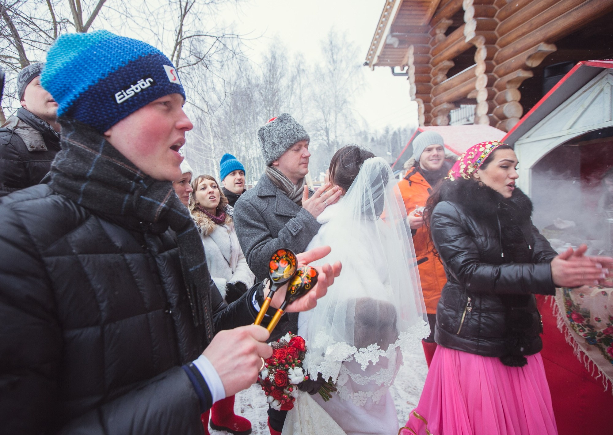 Зимняя свадьба в русских традициях. Семейный, портретный и свадебный фотограф в Санкт-Петербурге и Москве