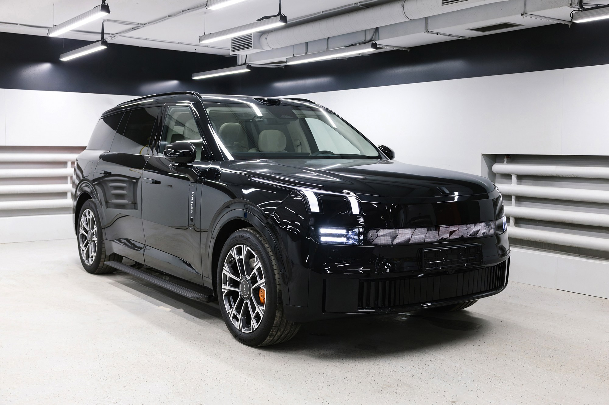 Lynk & Co 900 Ultra 2,0hyb 4WD AT (734 л. с.), 2025 г, 2,0 л бензин. Автосалон «Х-Авто»