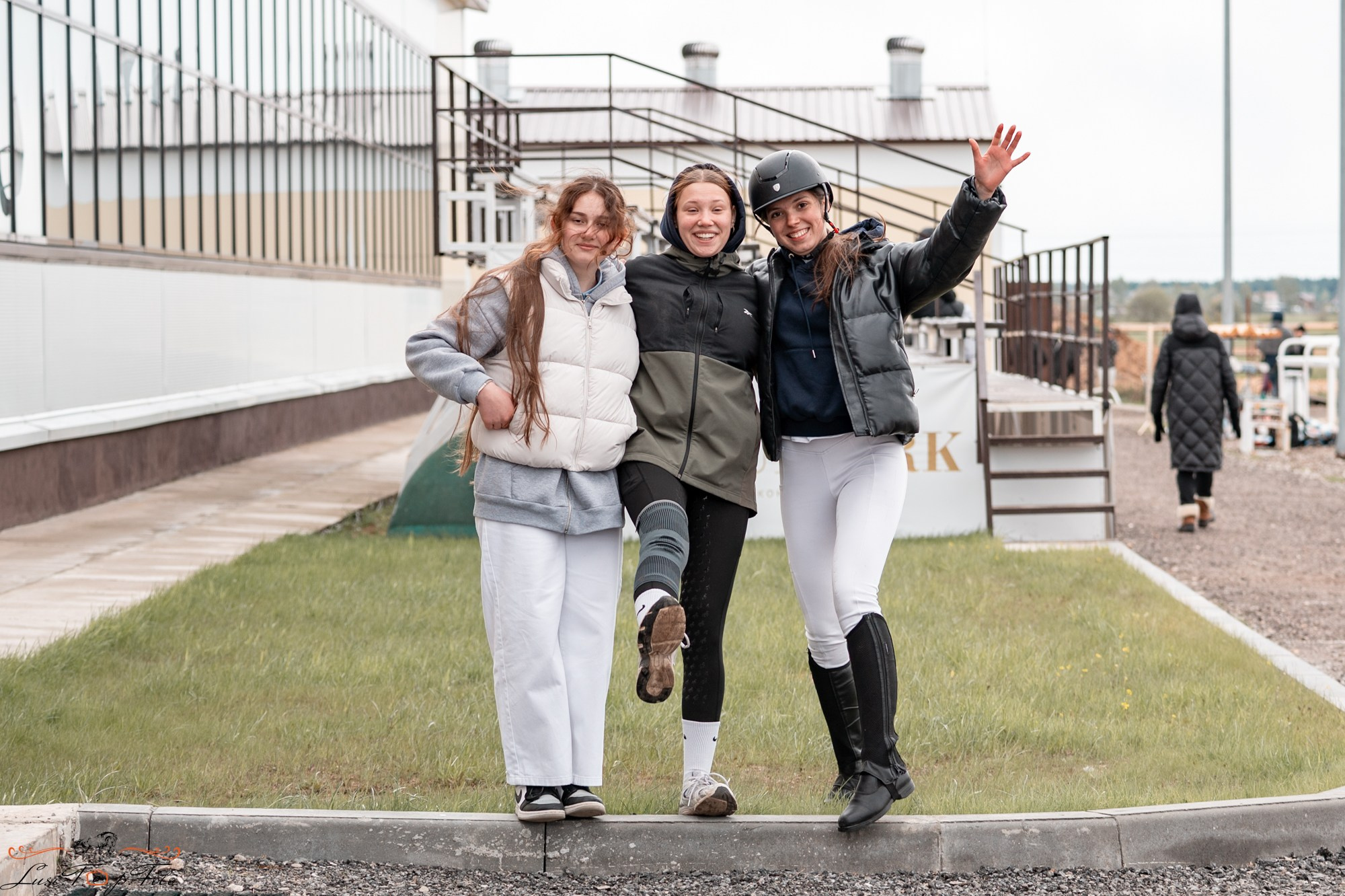 Кубок Победы конного Клуба EQUIPARK по конкуру. Конный и фотограф с животными в Твери Топталова Люся