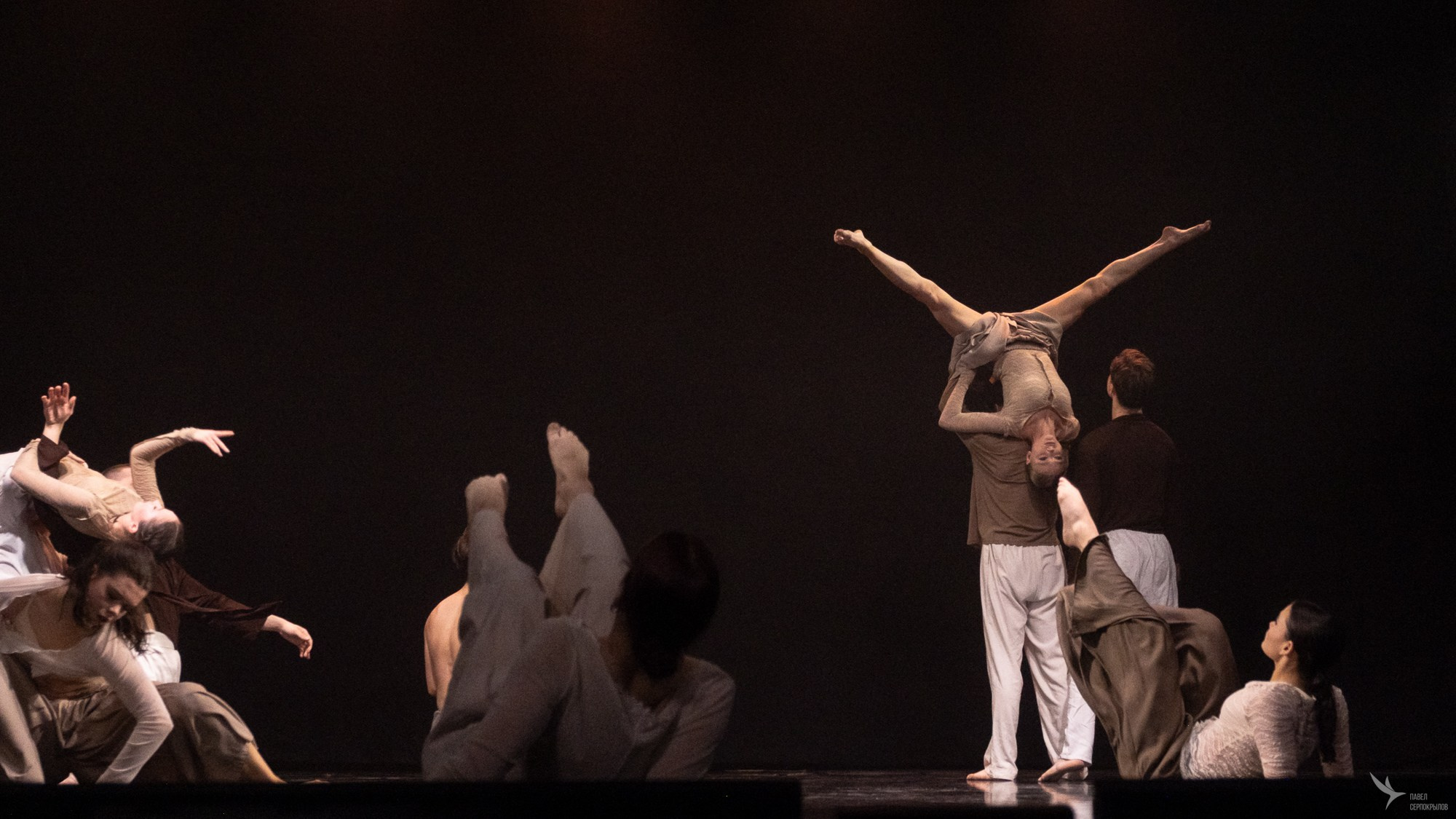 Пластический спектакль команды СЕВЕР «Голос ветра. Молчание мрамора». Репортажный фотограф в Казани Павел Серпокрылов