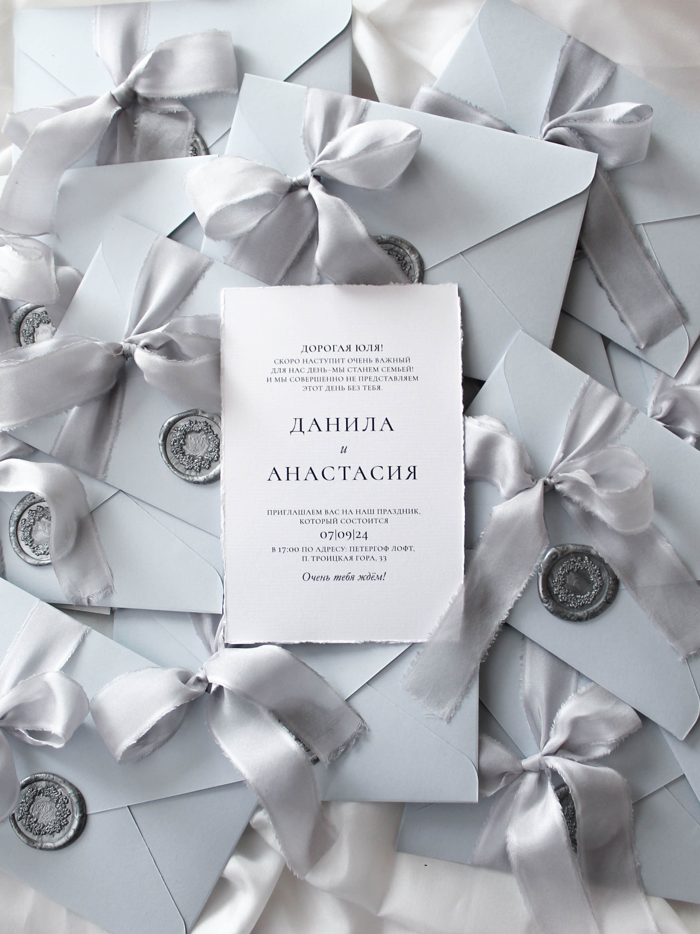 С «рваным краем»4 от 340 руб. Дизайнер полиграфии в Санкт-Петербурге. Заказать свадебные приглашения, подарочные сертификаты, полиграфию для бизнеса, шелковые ленты